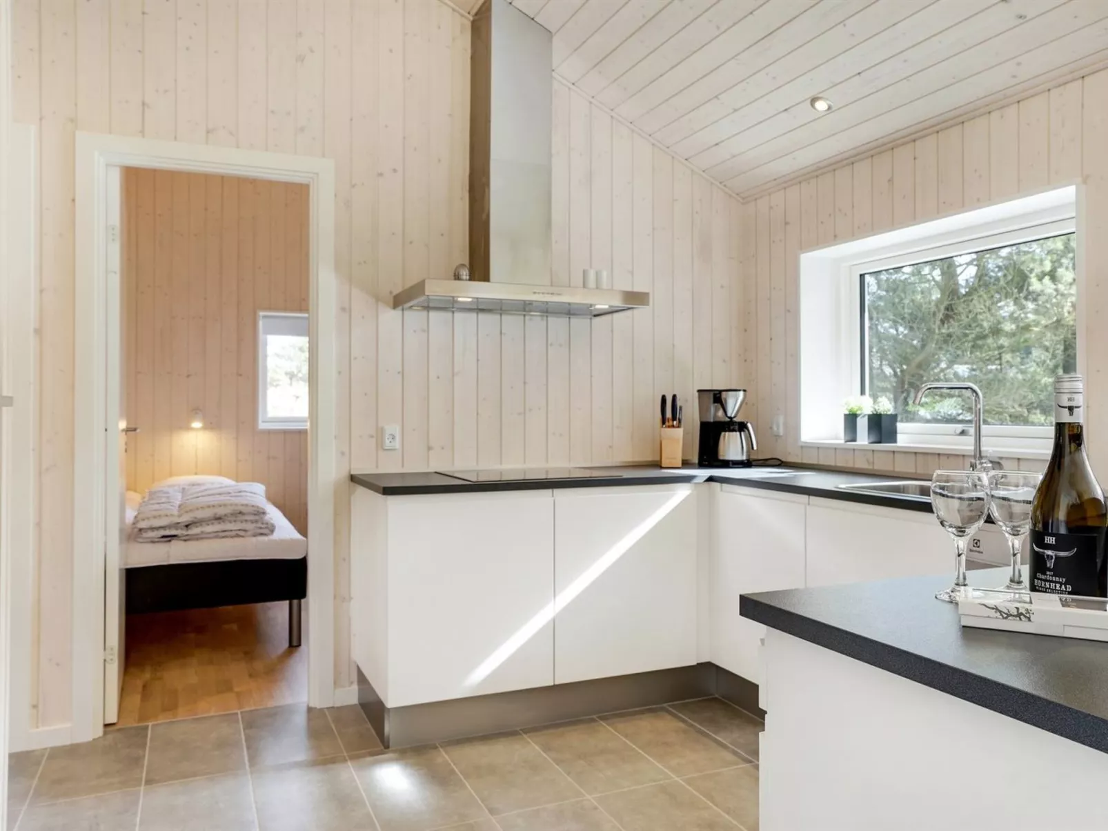 "Dior" - 1.4km from the sea-Binnen