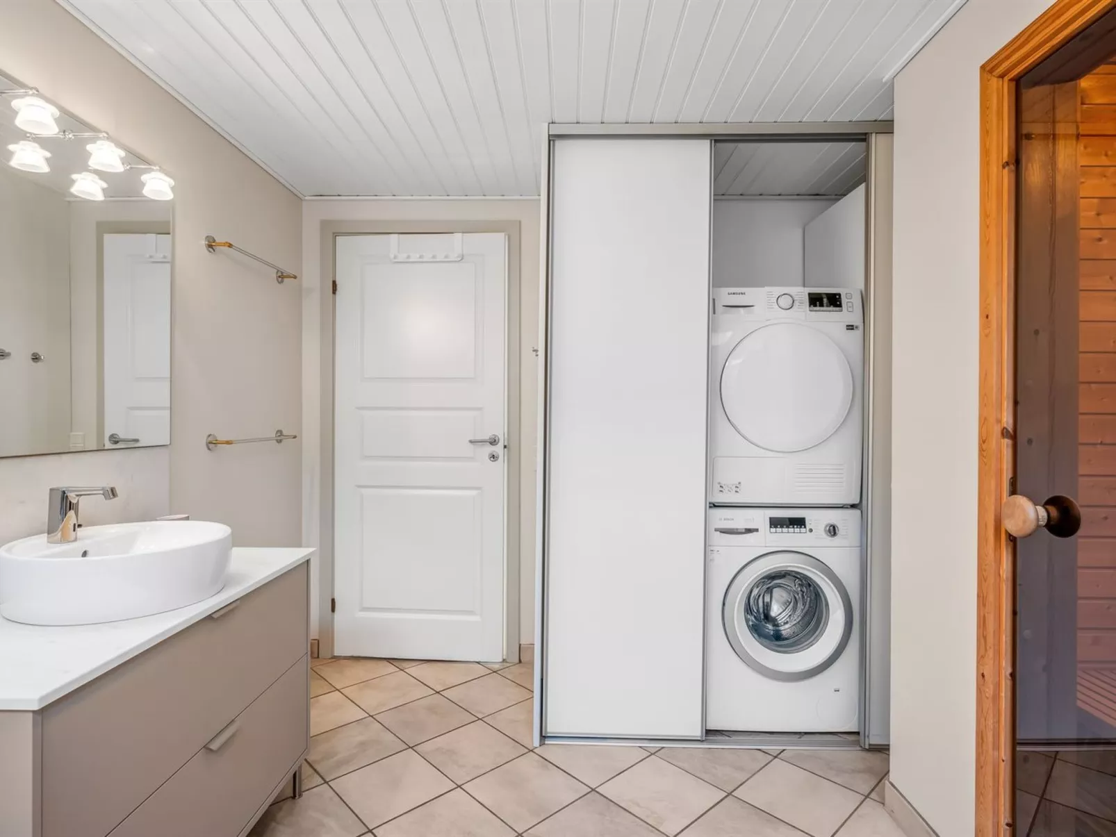 "Soile" - 12km from the sea-Binnen