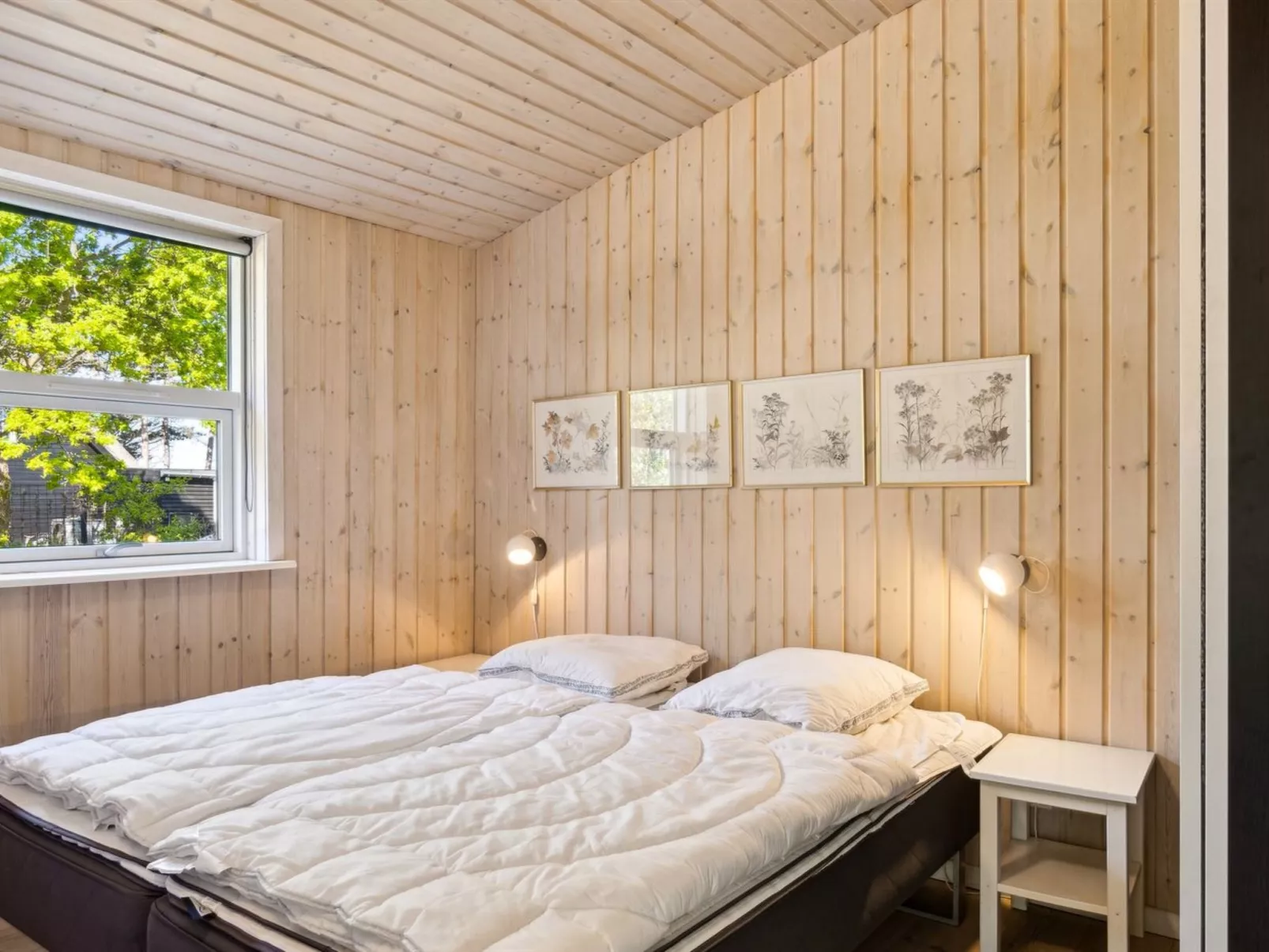 "Myriam" - 50m from the sea-Binnen