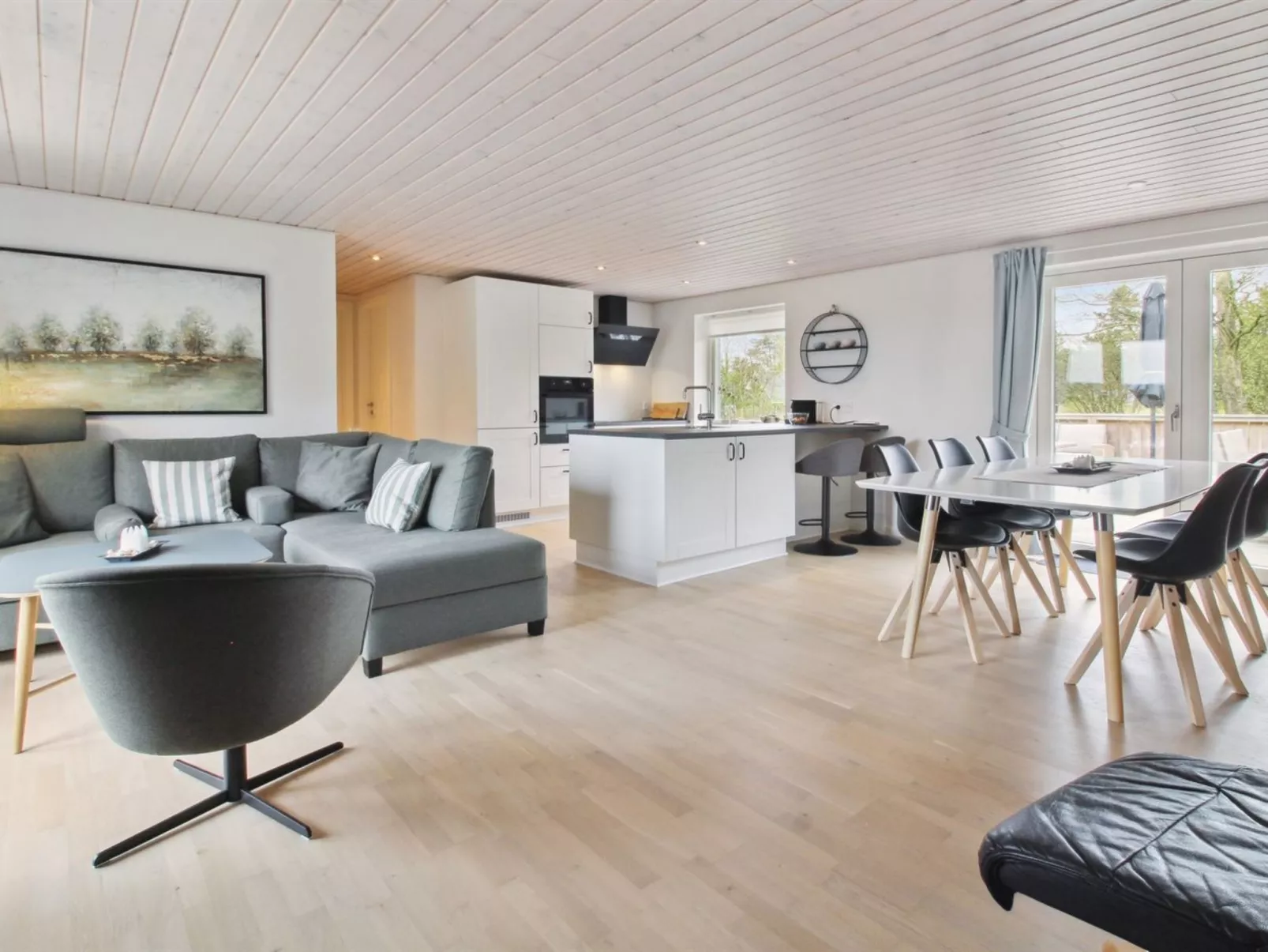 "Golubinka" - 2.5km from the sea-Binnen