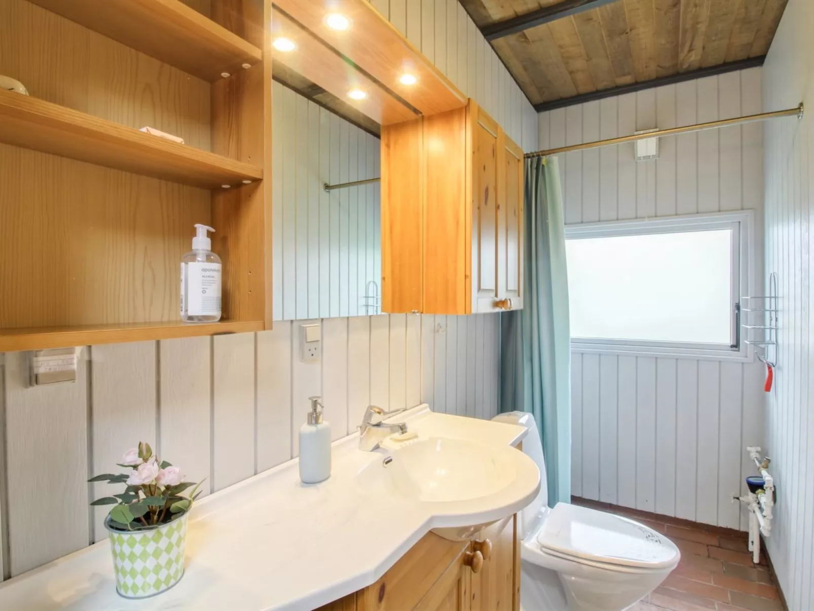 "Gabi" - 30km from the sea-Binnen