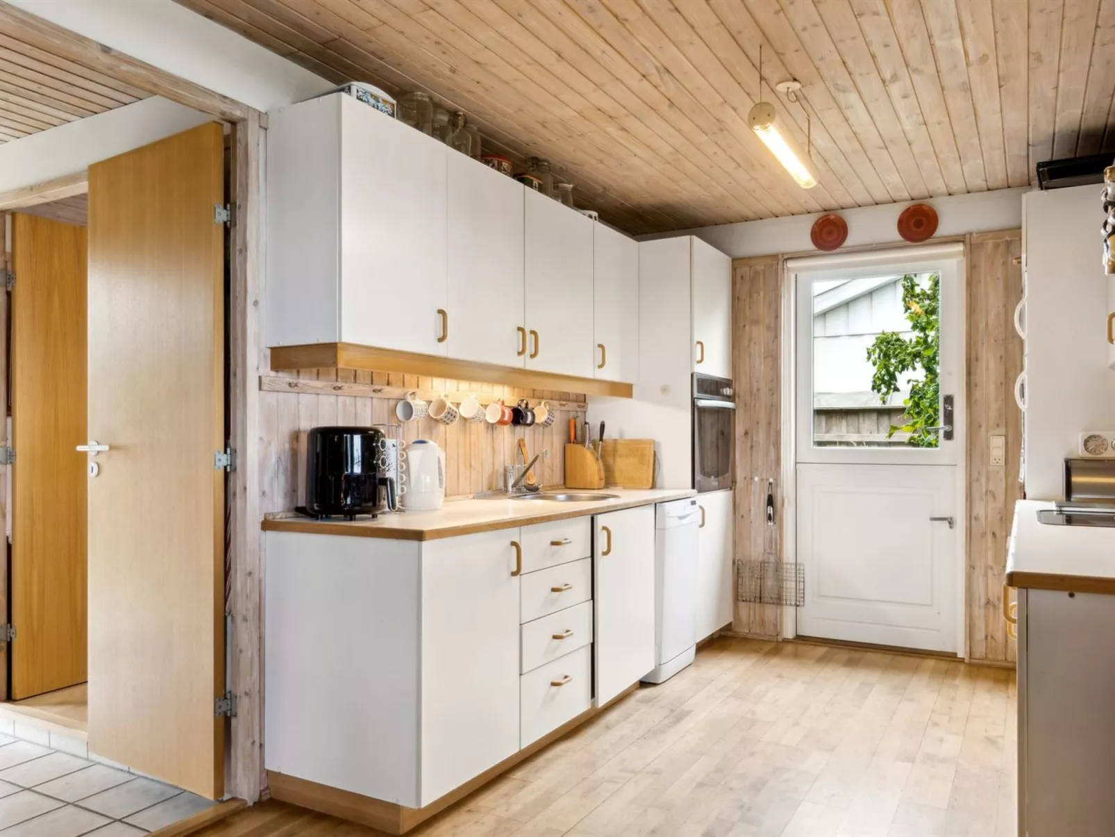 "Konsta" - 50m from the sea-Binnen