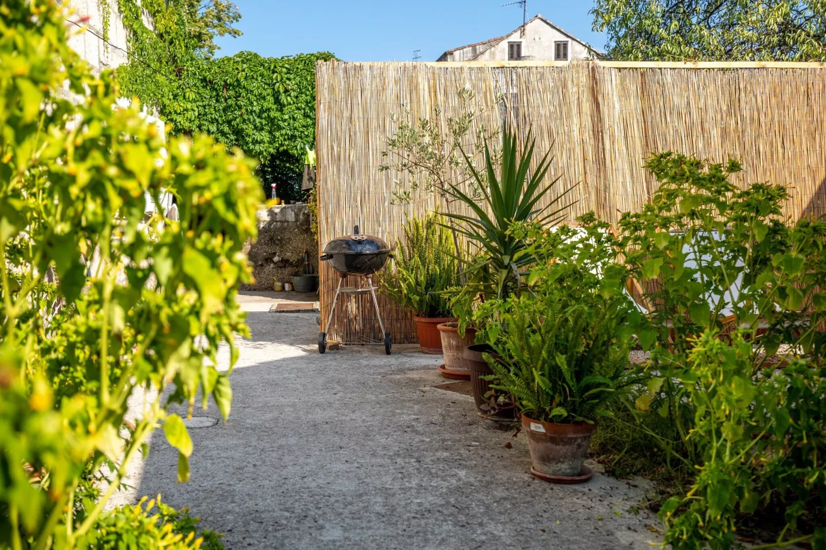 Stone House Harmony -Studio Apartment with Patio and Garden View ( 2 )-Buitenlucht