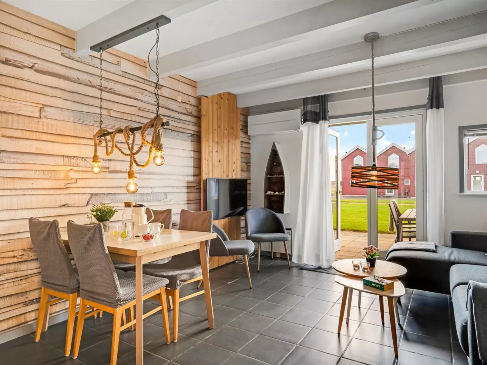 "Vincent" -  from the sea-Binnen