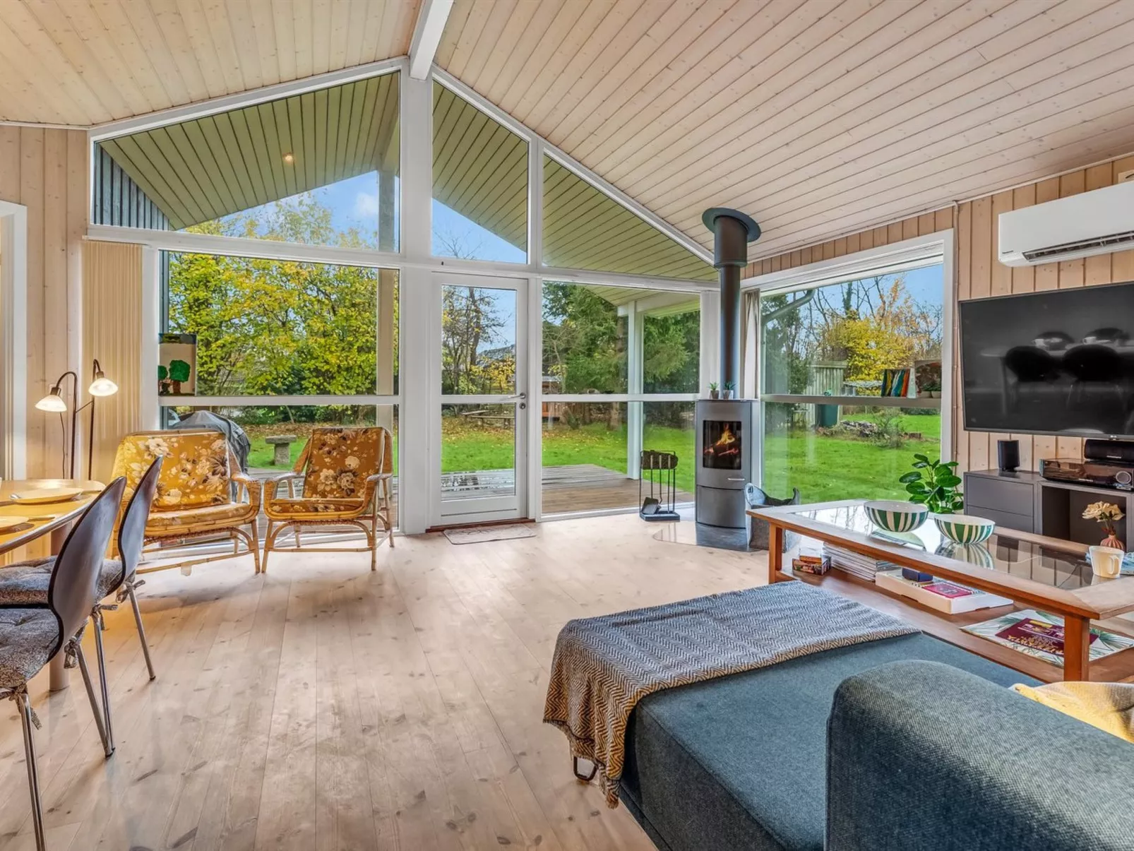 "Ensio" - 8.0km from the sea-Binnen