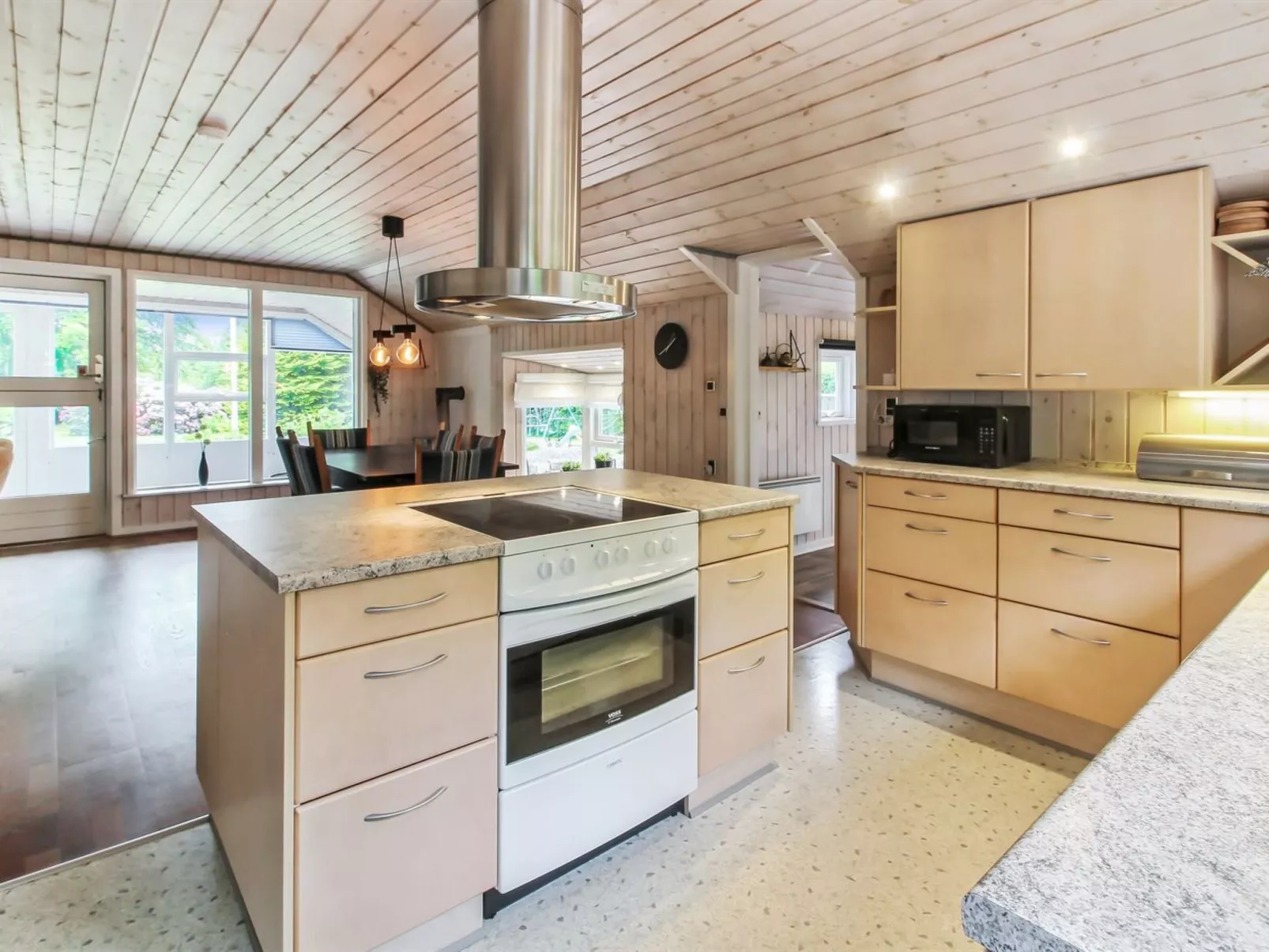 "Lenya" - 33km from the sea-Binnen