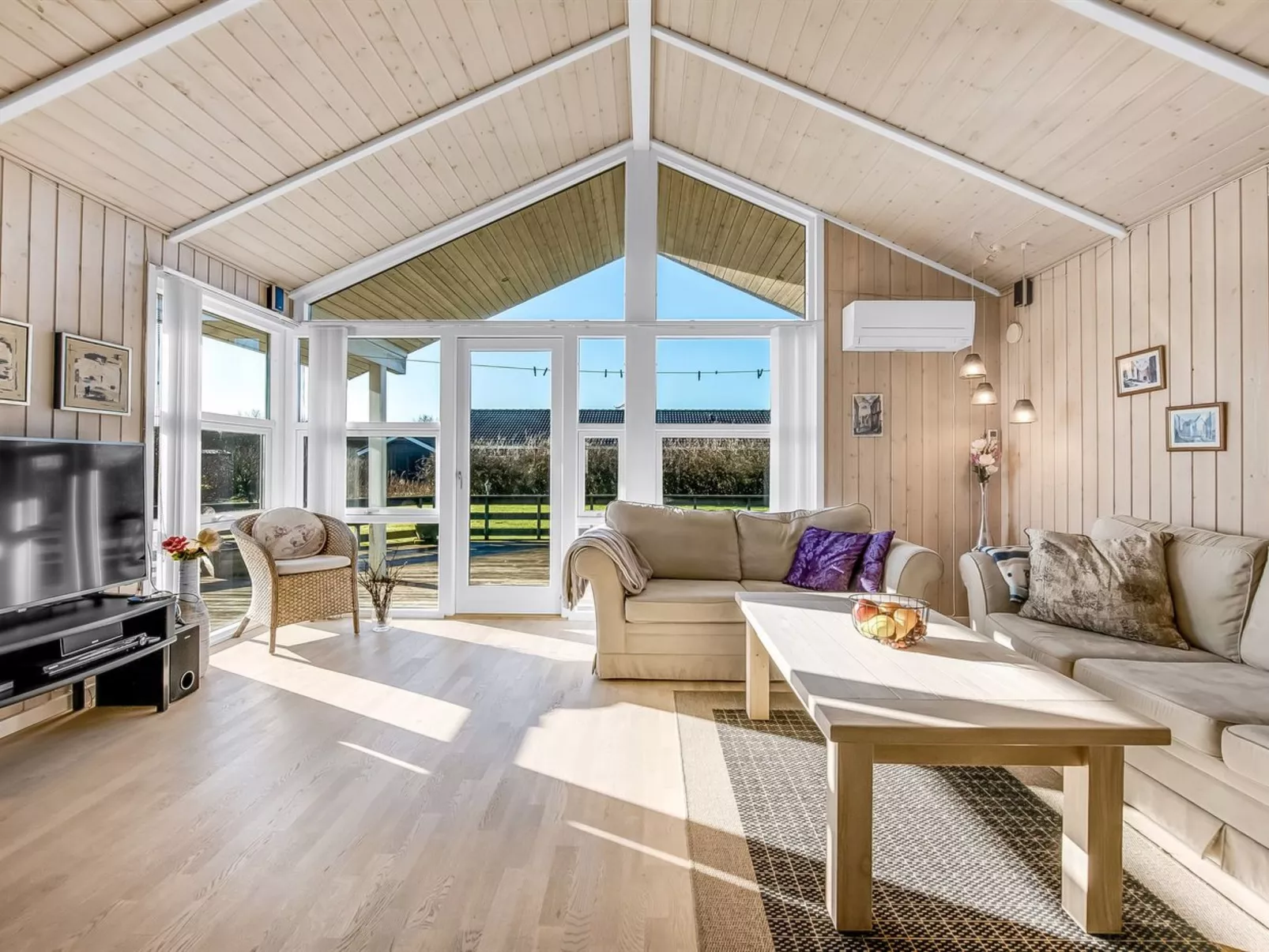 "Asgard" - 800m to the fjord-Binnen