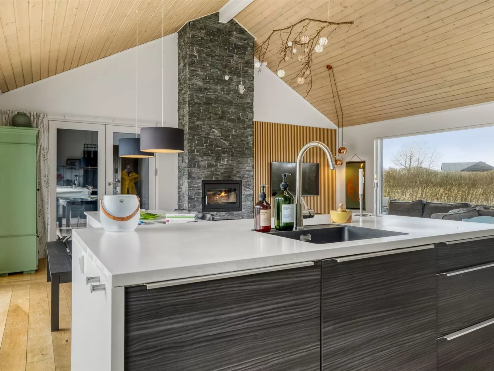 "Kato" -  from the sea-Binnen