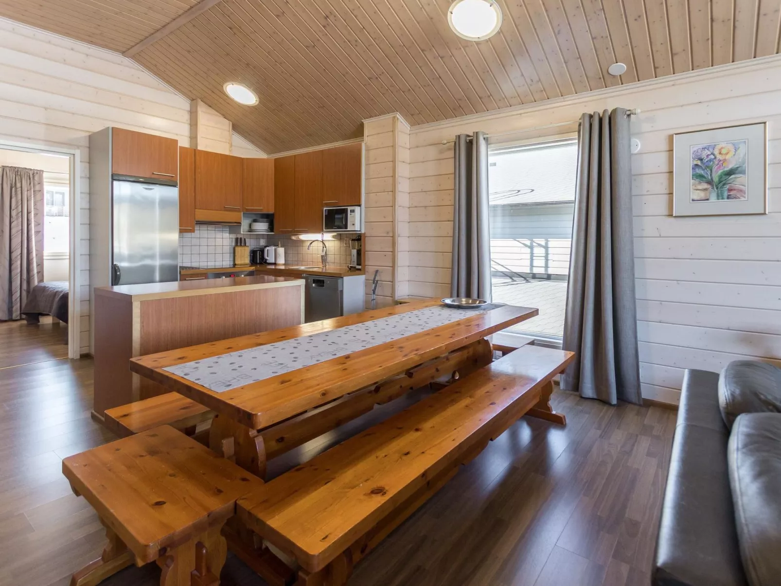 Hallan karhu b, paritalo-Binnen