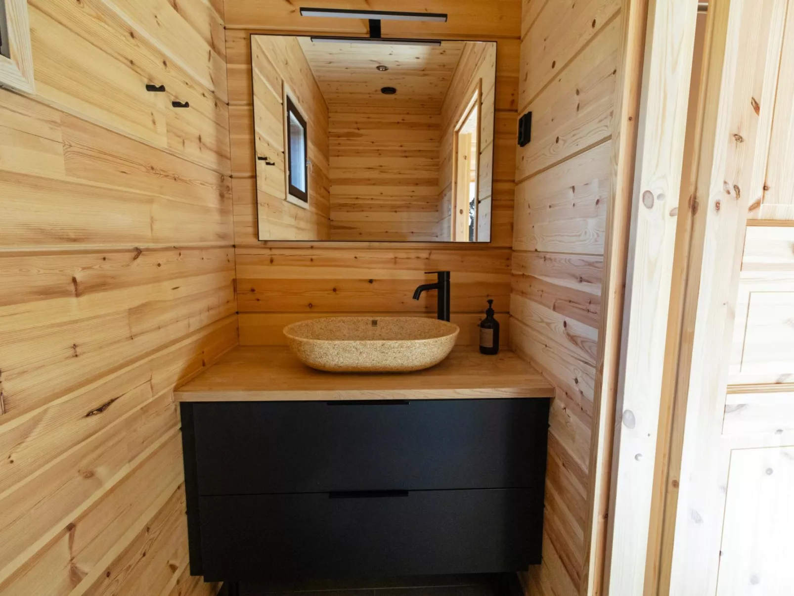 Sallan kuukkeli-Binnen