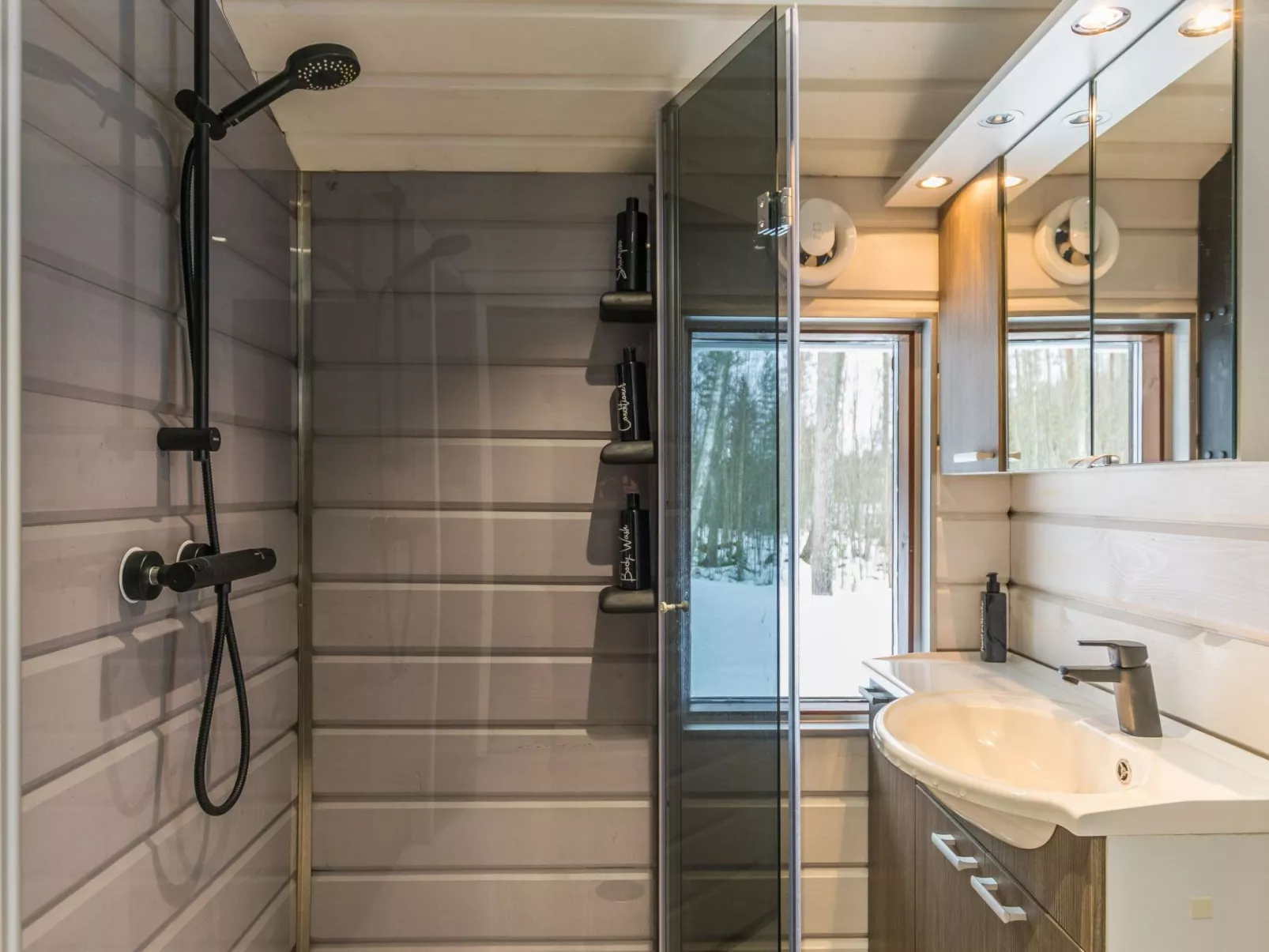 Villa tintinmaja-Binnen