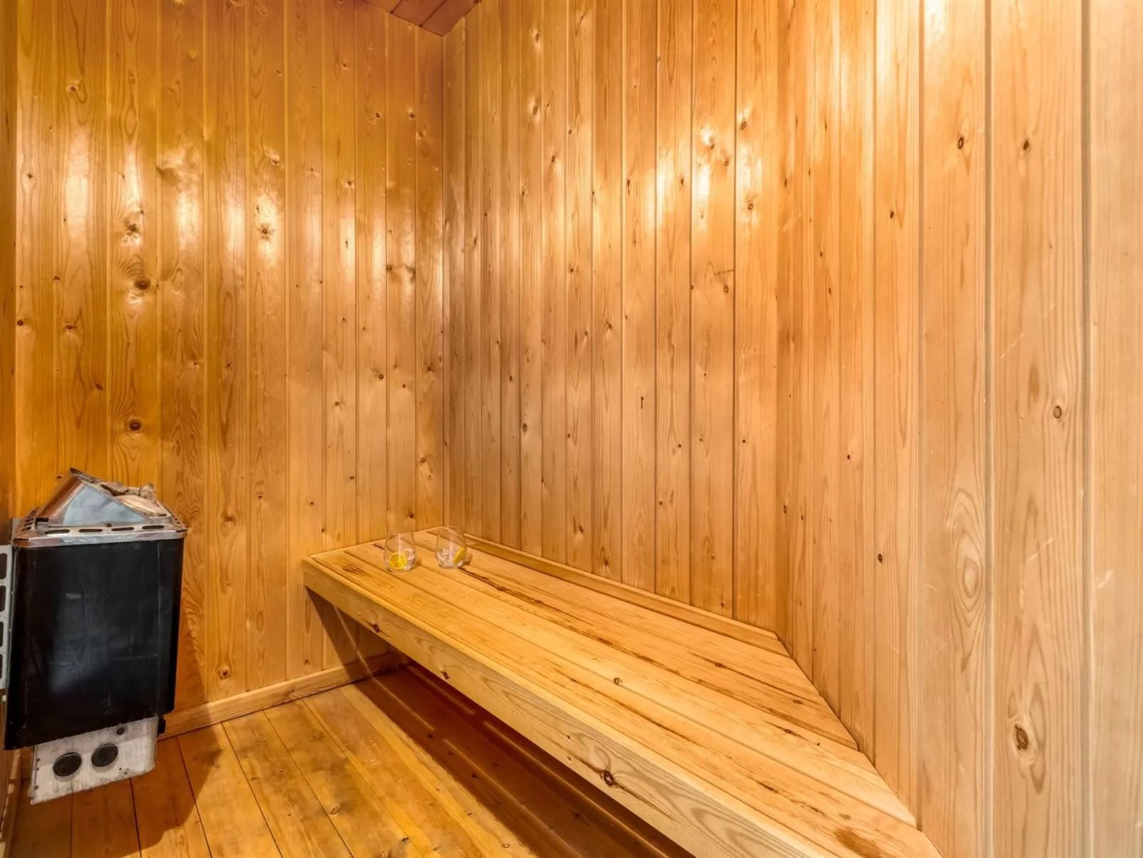 "Kai" - 400m from the sea-Binnen