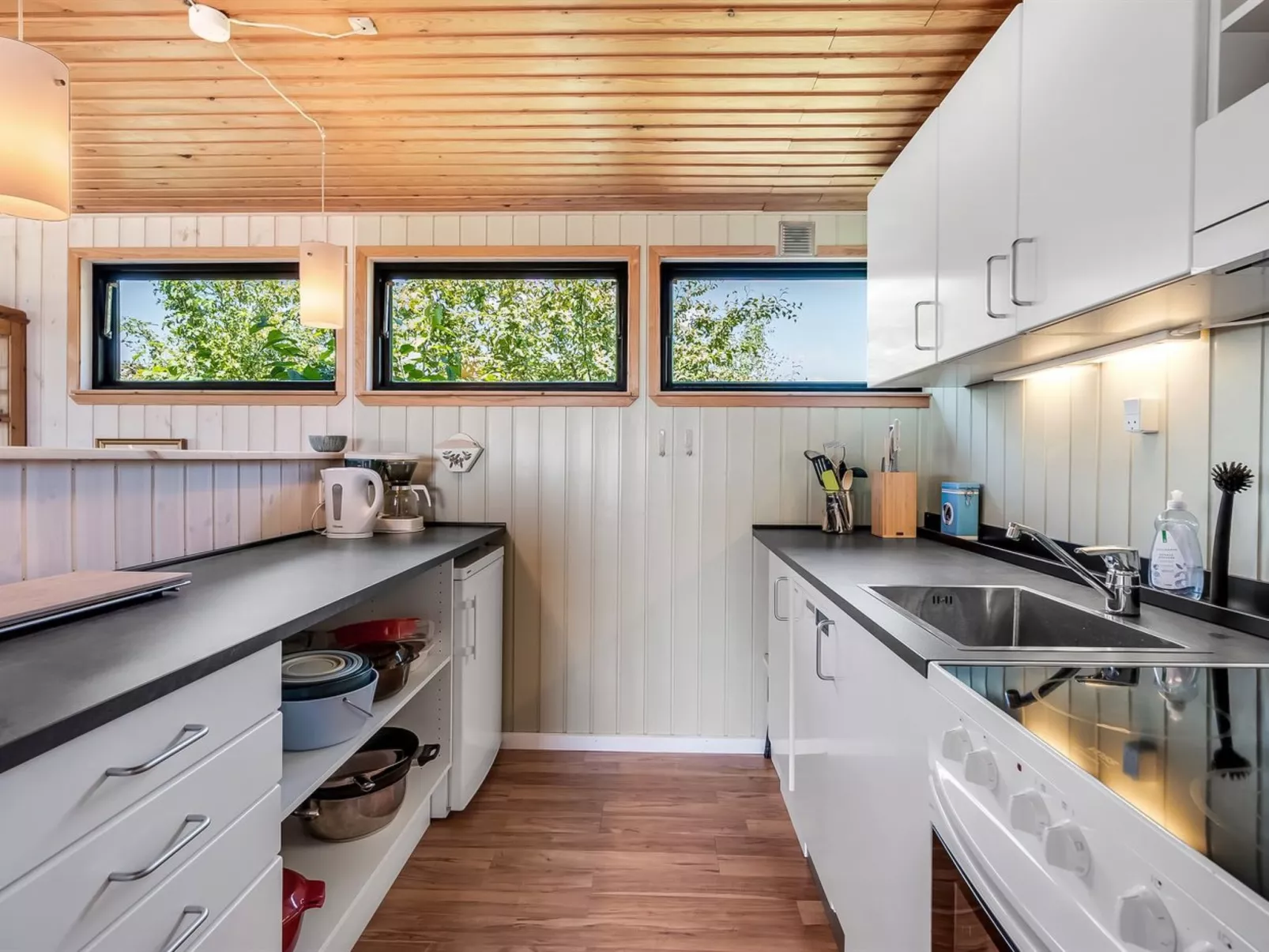 "Tatianna" - 100m from the sea-Binnen