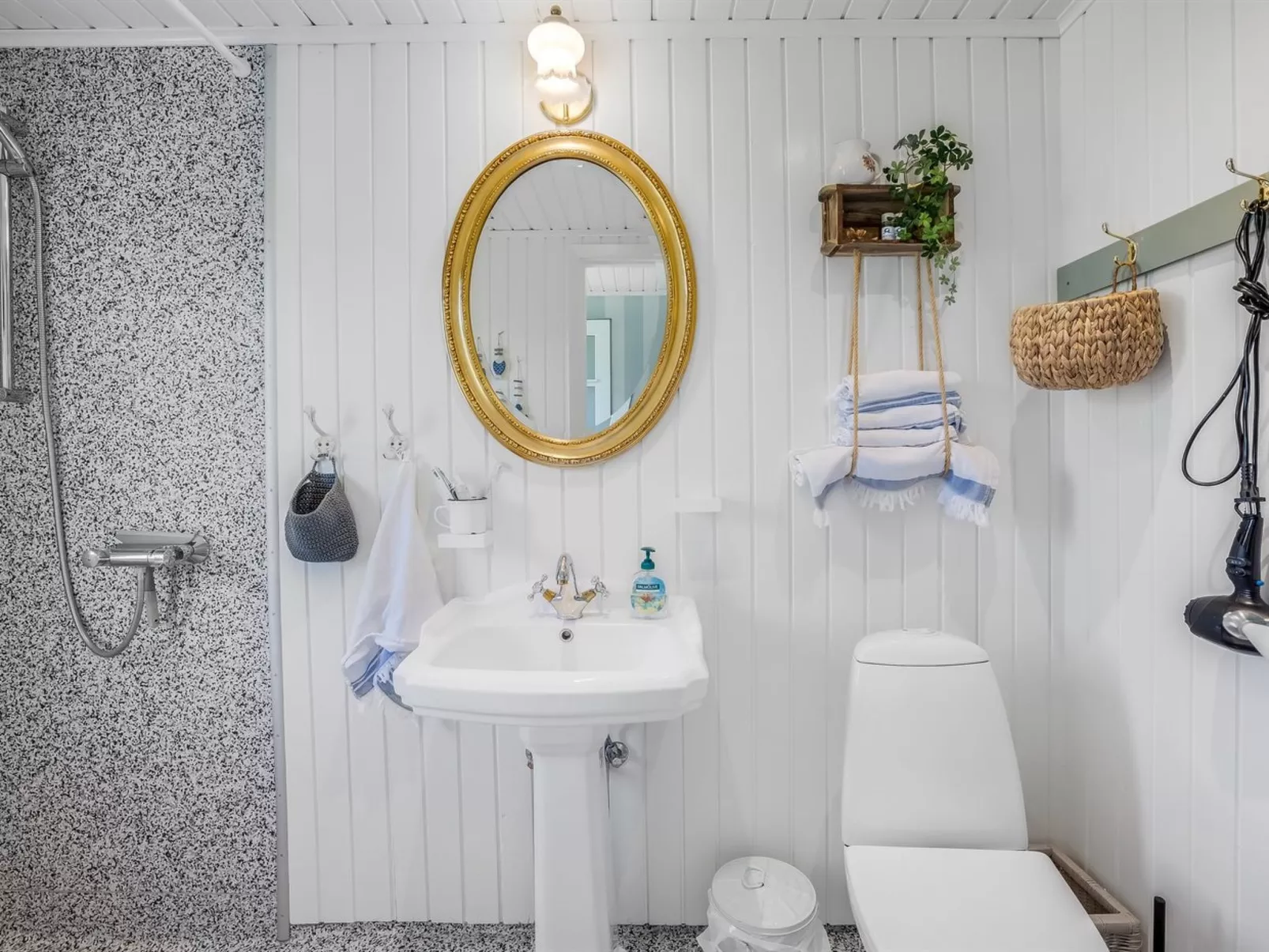 "Voitto" - 1km to the fjord-Binnen