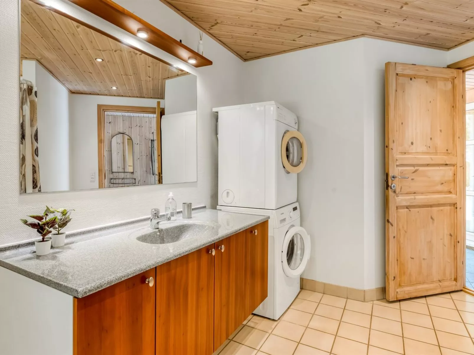 "Hristijan" - 4.8km from the sea-Binnen