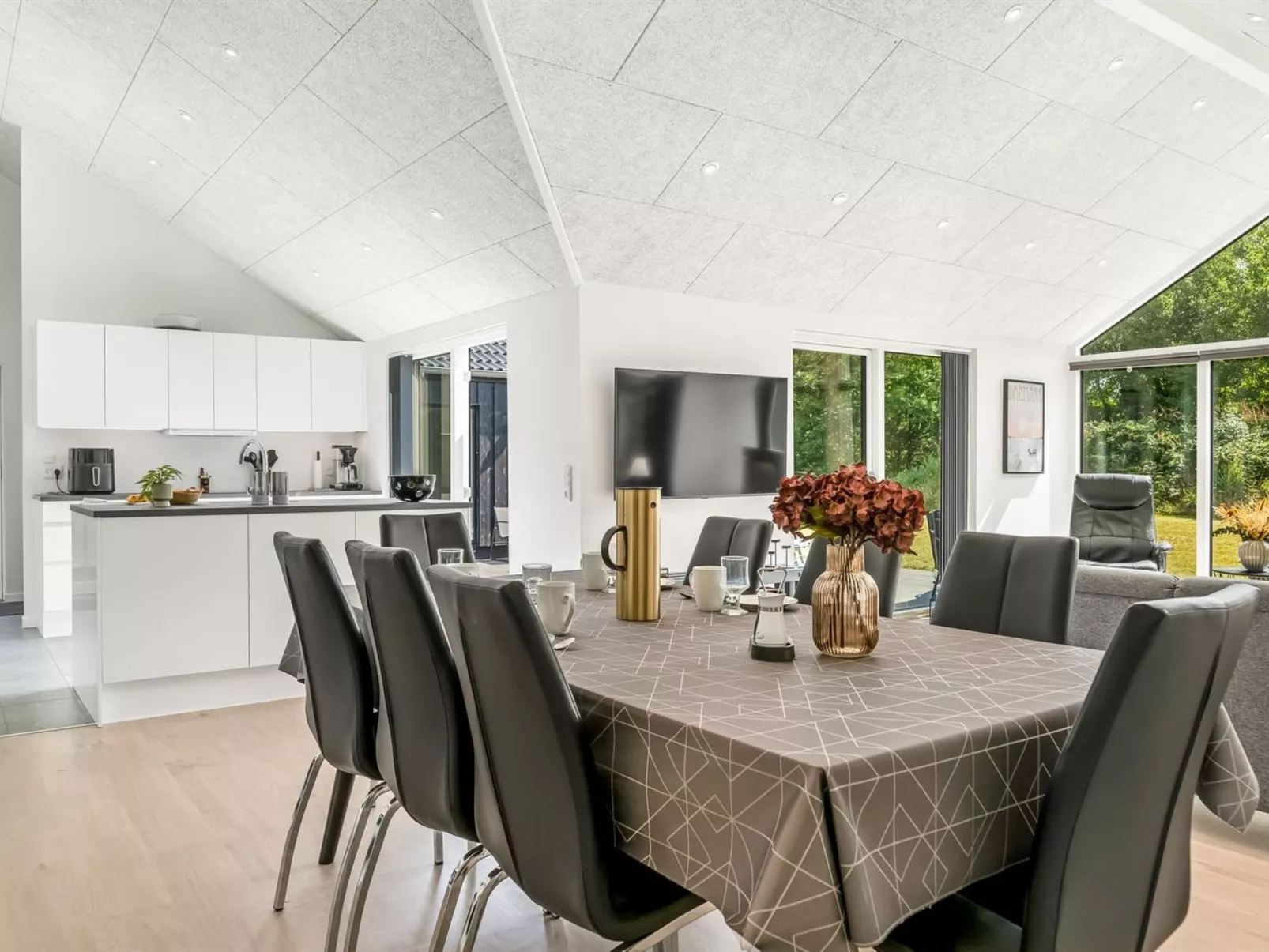 "Abiorn" -  from the sea-Binnen