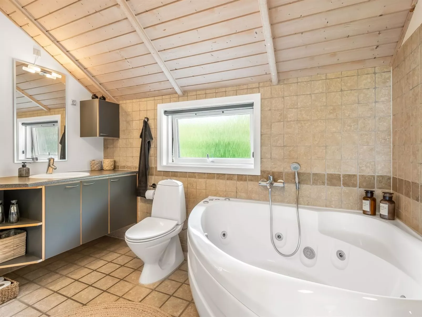 "Mieka" - 500m from the sea-Binnen