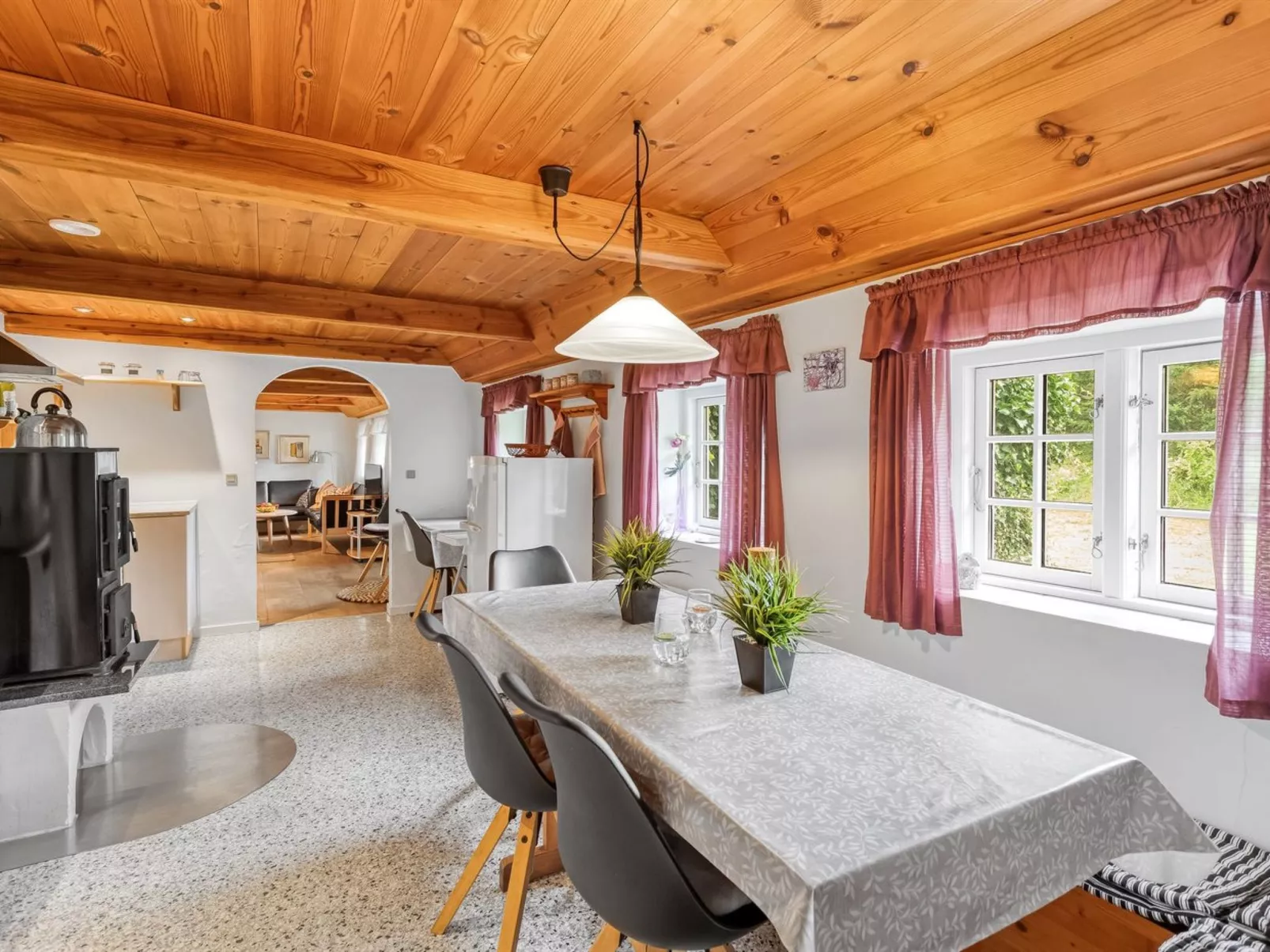 "Yrjö" - 2.5km from the sea-Binnen