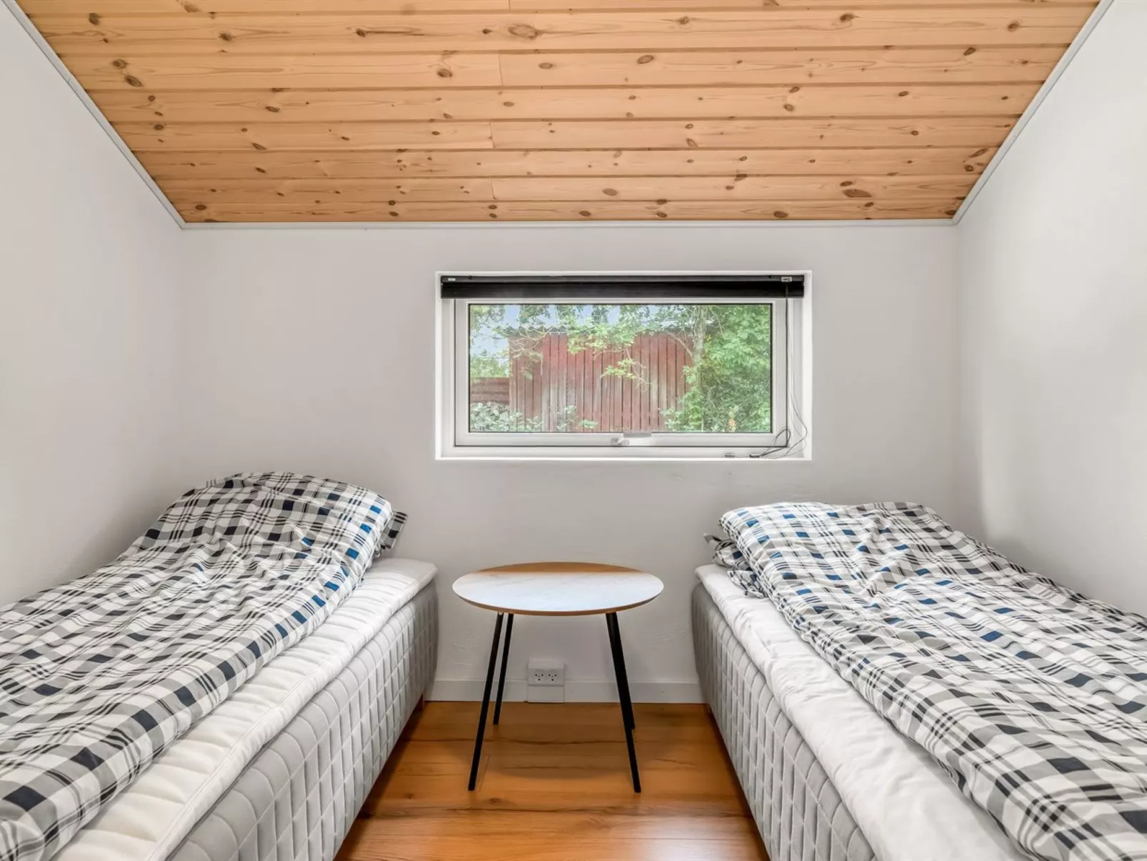 "Silvia" -  from the sea-Binnen