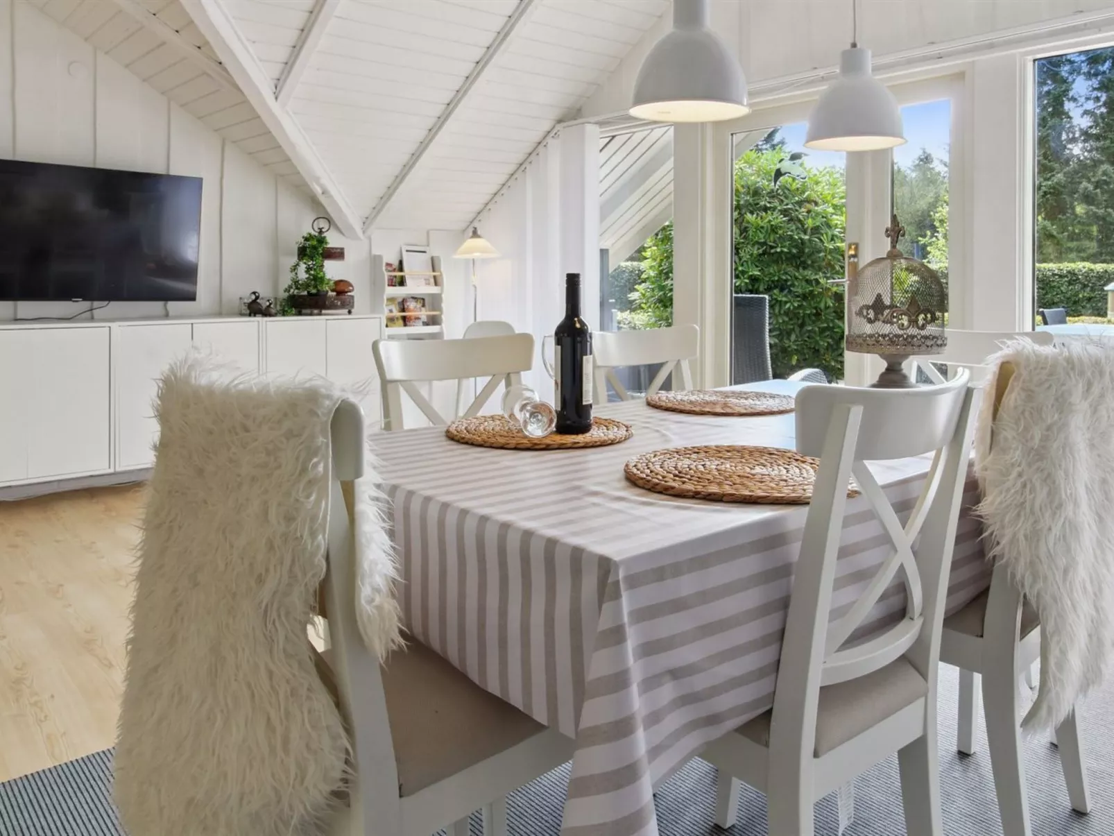 "Helke" - 30km from the sea-Binnen