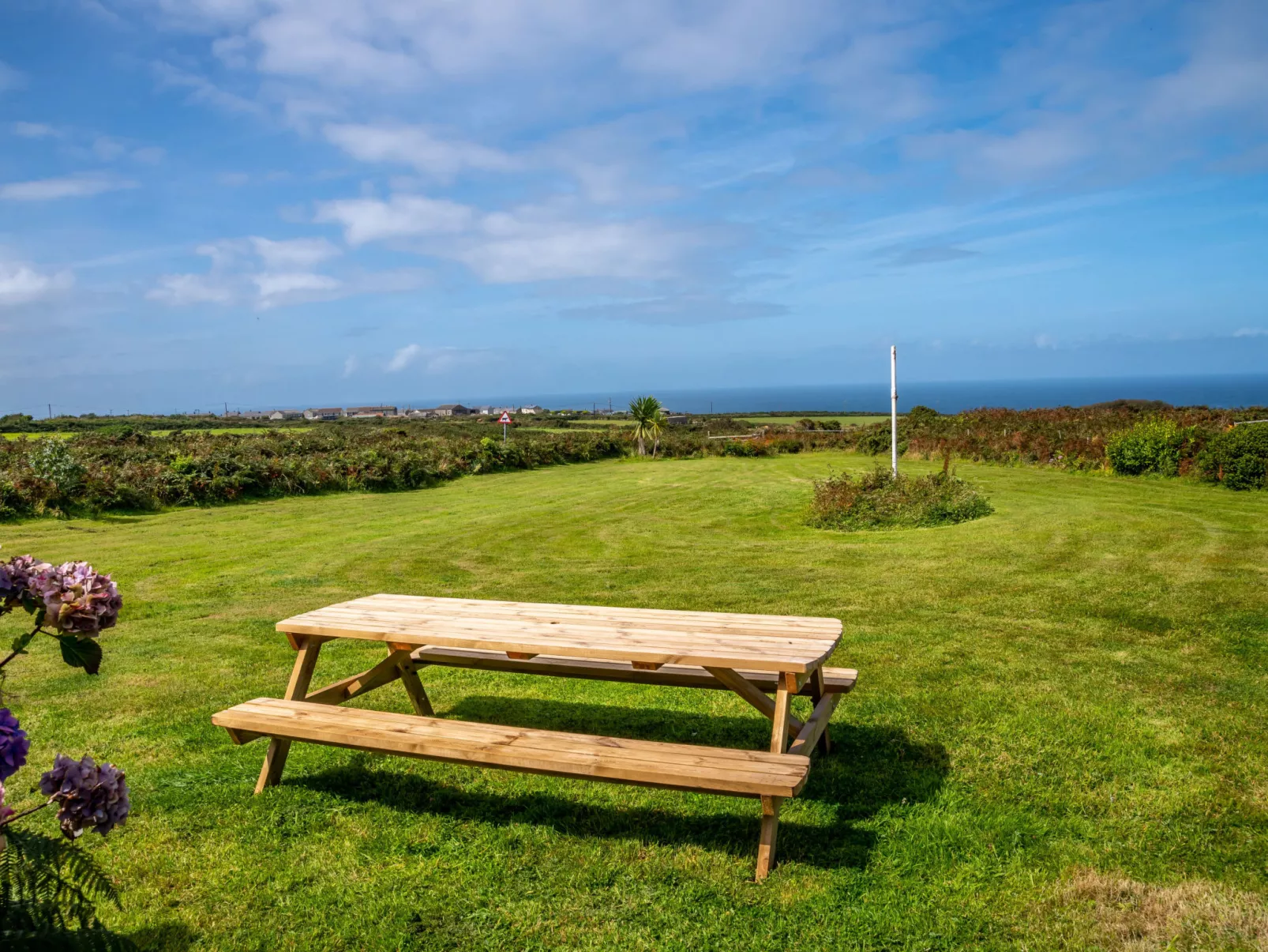 Western Watch-Buiten