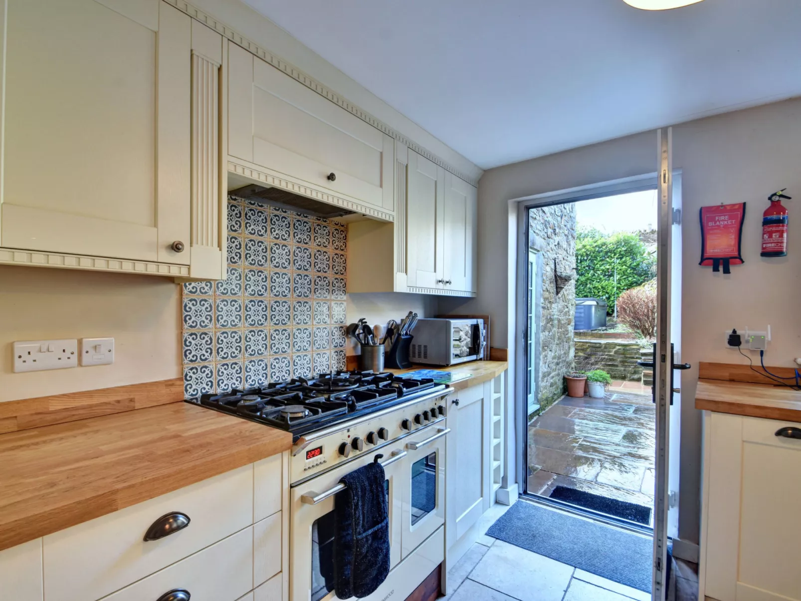 Stable Cottage-Binnen