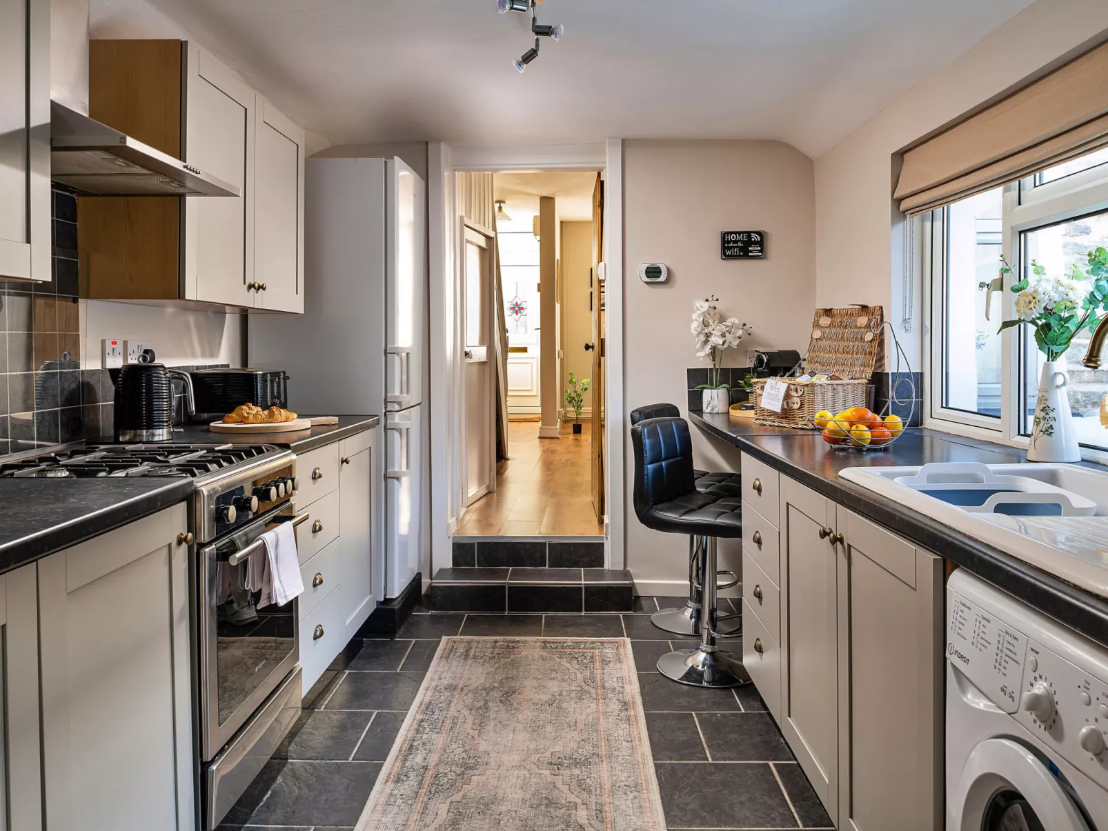 Bwthyn Llechi (Slate Cottage)-Binnen