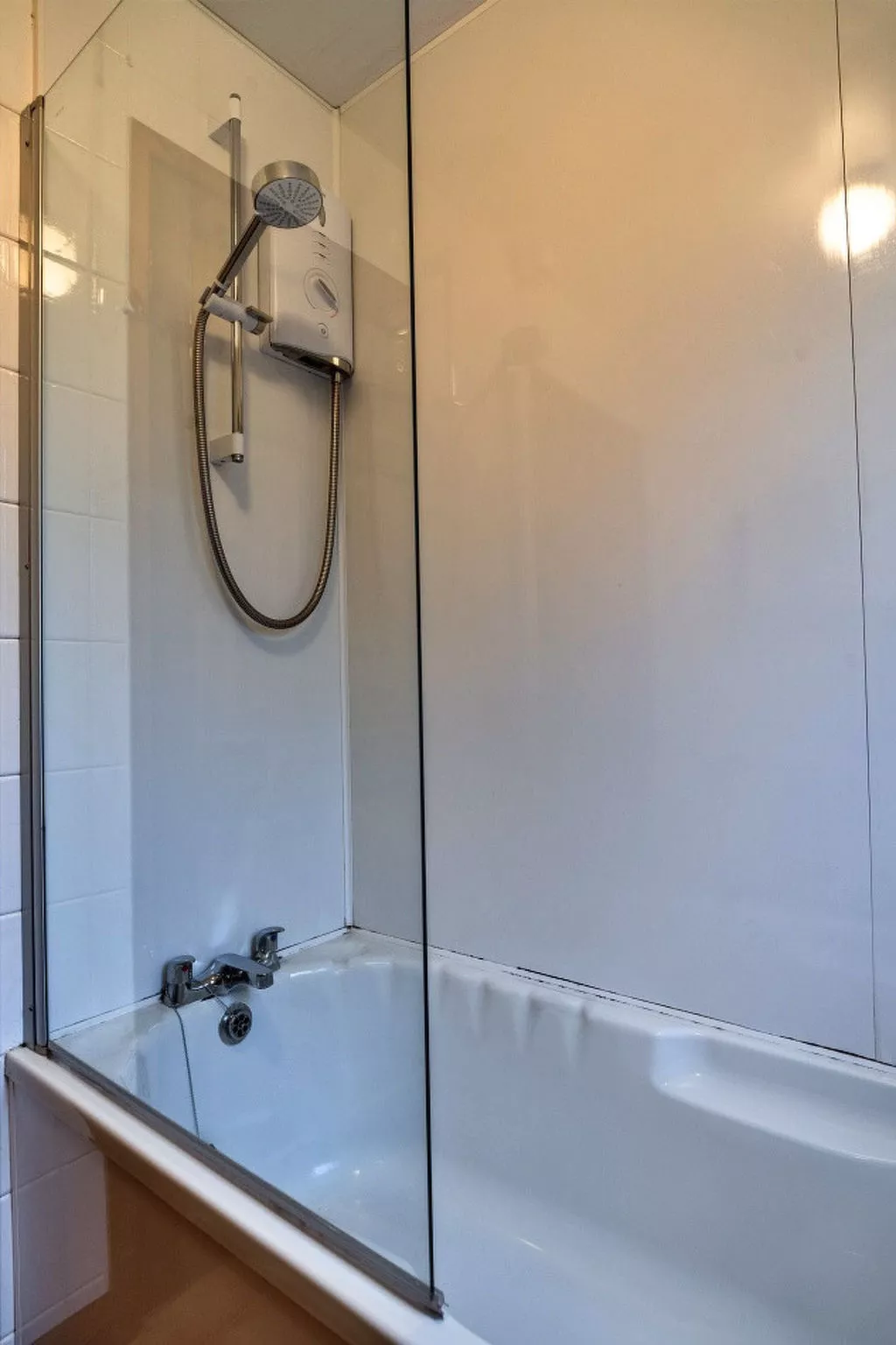 No.1 Gladys' Orchard-Binnen