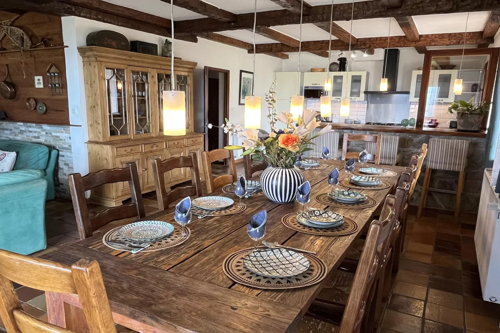 Villa Les Chemins Croisés-Eetkamer