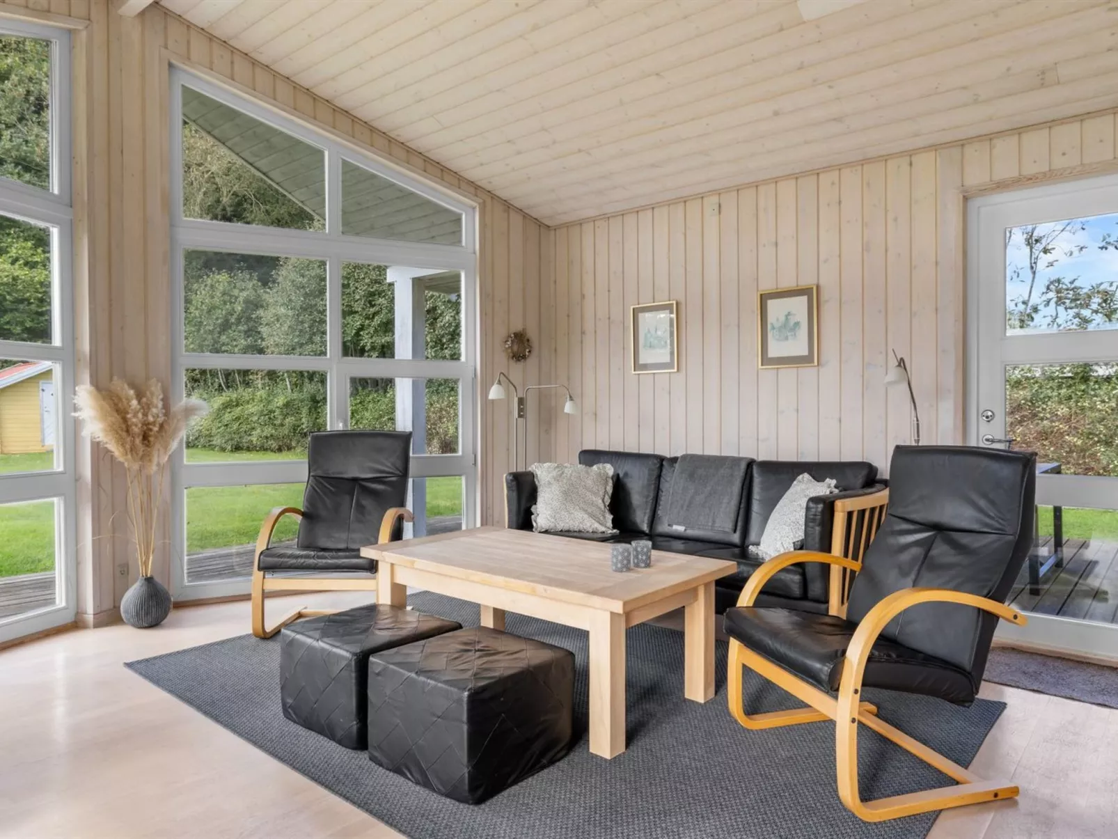 "Solja" - 85m from the sea-Binnen