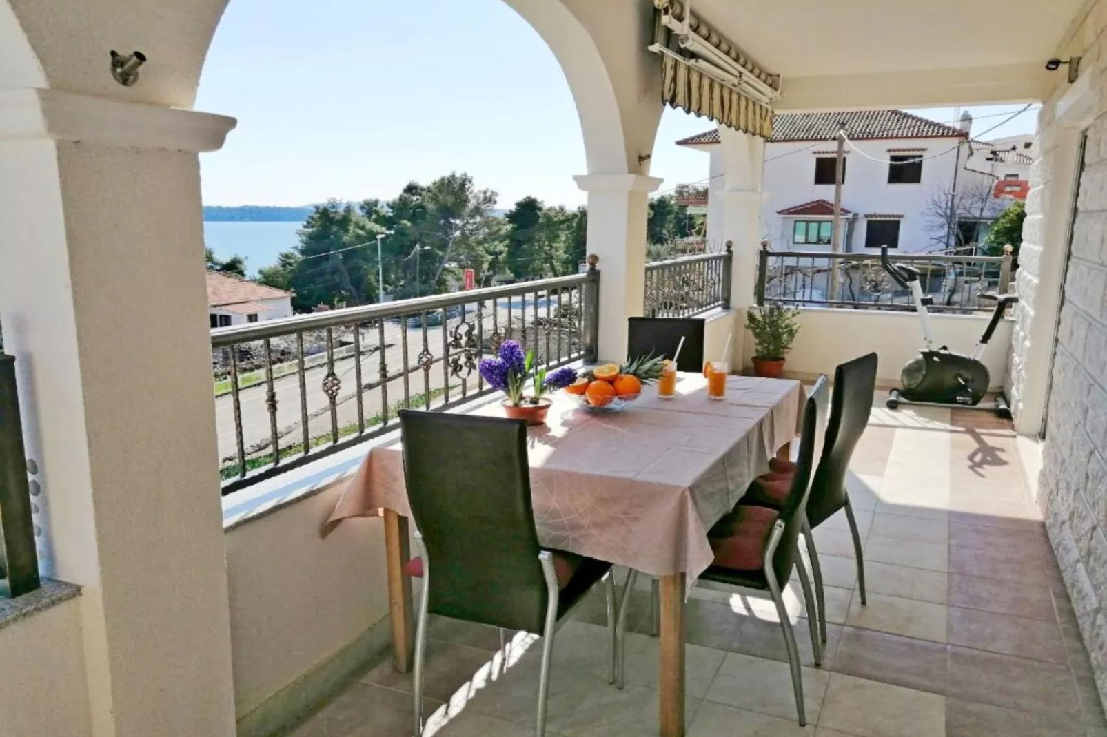 Apartment Libe with Sea View Trogir - Two Bedroom Apartment with Balcony-Terrasbalkon