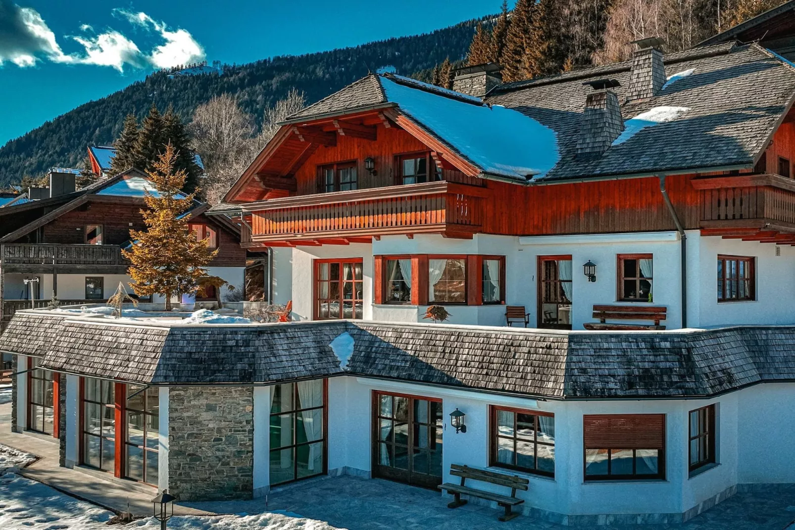 Bad Kleinkirchheim Lush and Spacious Villa with Indoor Pool and Wellness - Seven Bedroom Villa-Buitenlucht