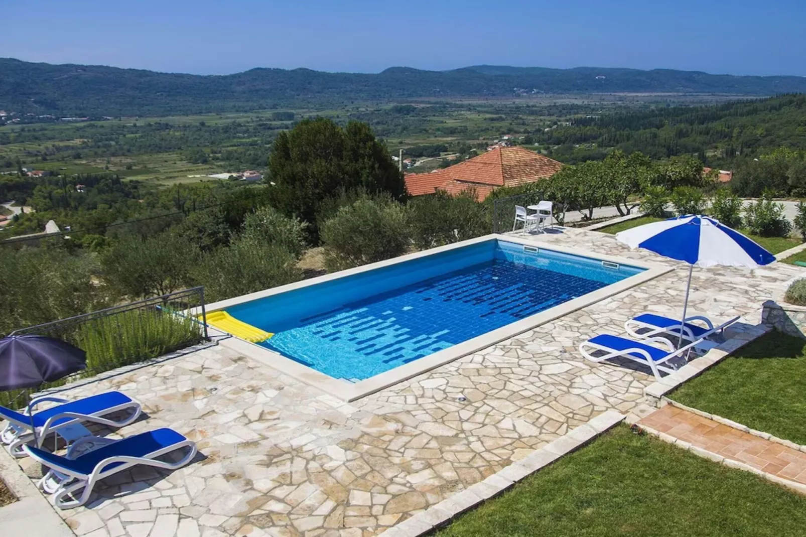 Villa Oliva - Two Bedroom Villa with Terrace and Swimming pool-Zwembad