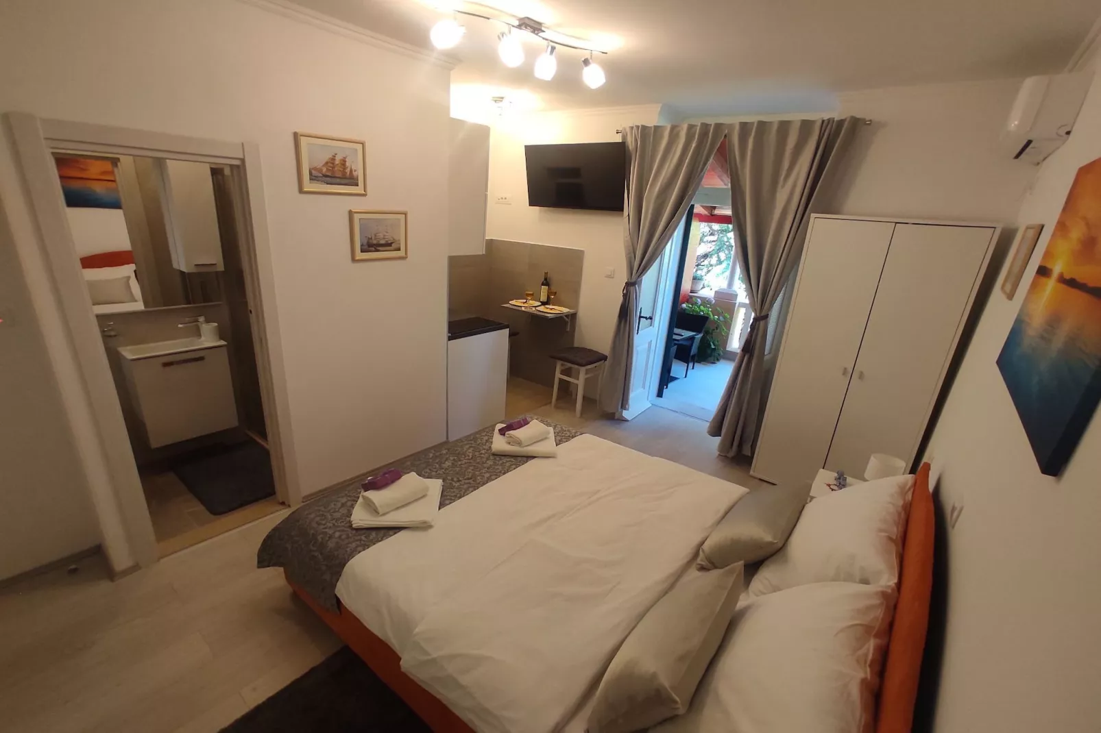 Room Porat 2 with Private Terrace - Double Bedroom with Private Terrace-Slaapkamer
