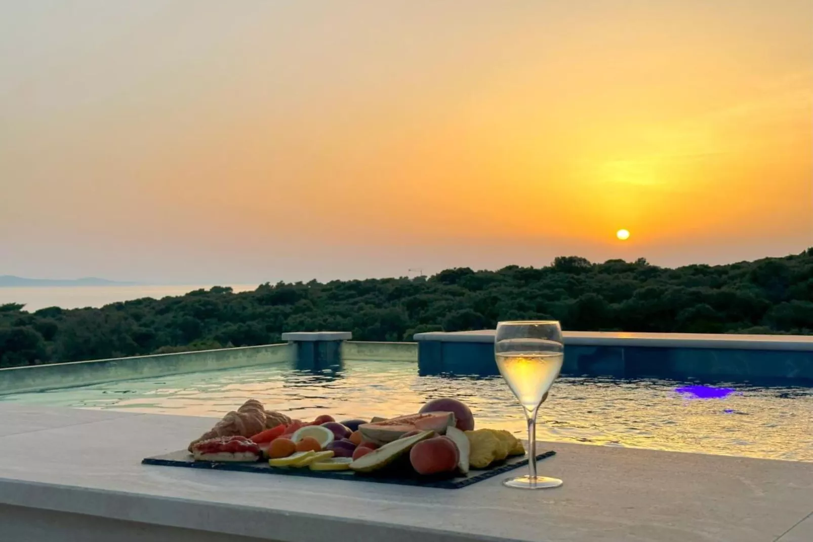 Leonarda Waterfront Residences- Three-Bedroom Penthouse with Infinity Pool (The Skyview Penthouse) - S4-Terras