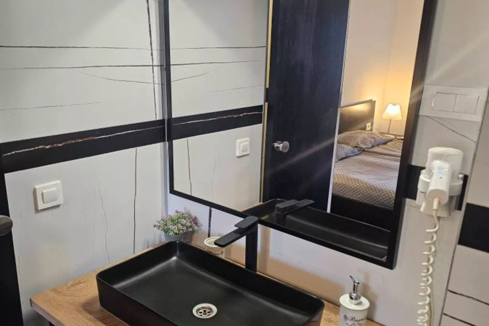 Lisko Vacation House -  Five Bedroom Holiday Home with Private Pool-Badkamer