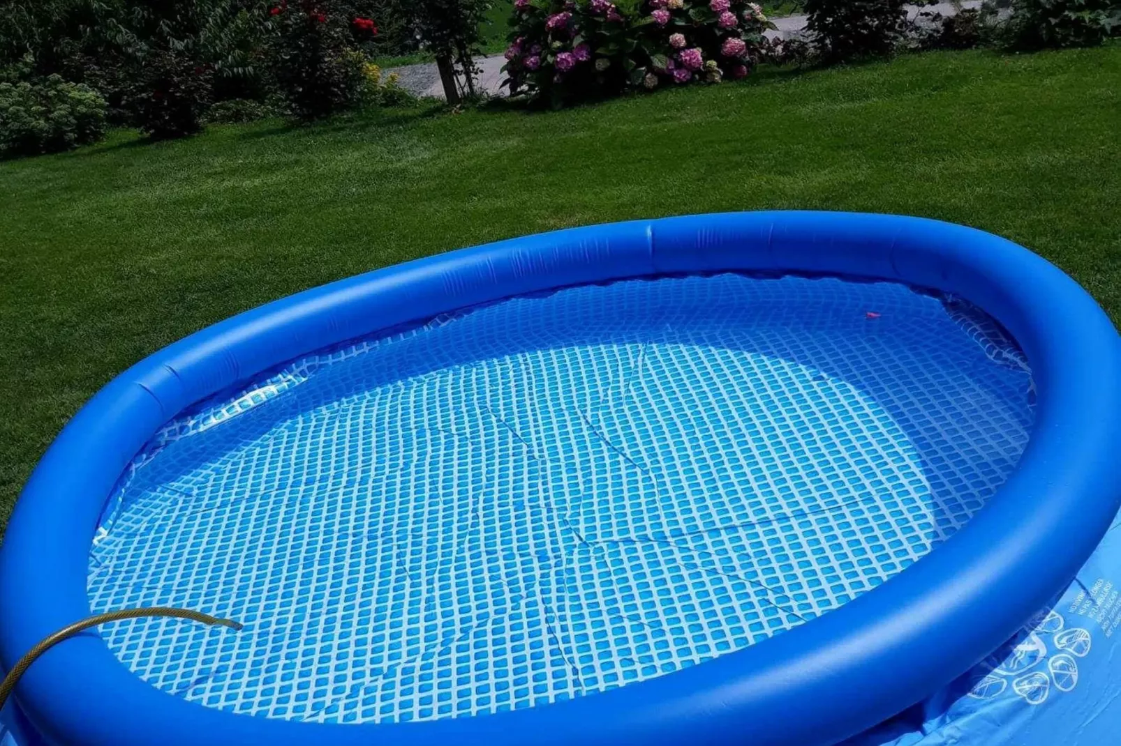 Comfortable Zreče Apartment with Playground and Private Parking, Ideal for Families - One Bedroom Apartment-Zwembad