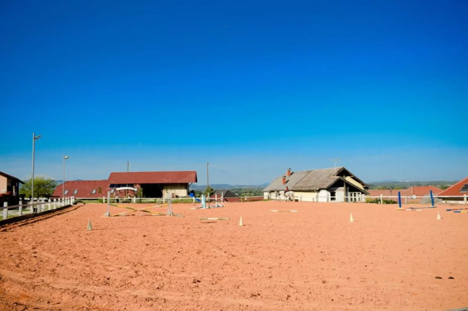 Zevnik Quiet Retreat with Stunning Views and Equestrian Activities - Standard One Bedroom Apartment-Buitenlucht