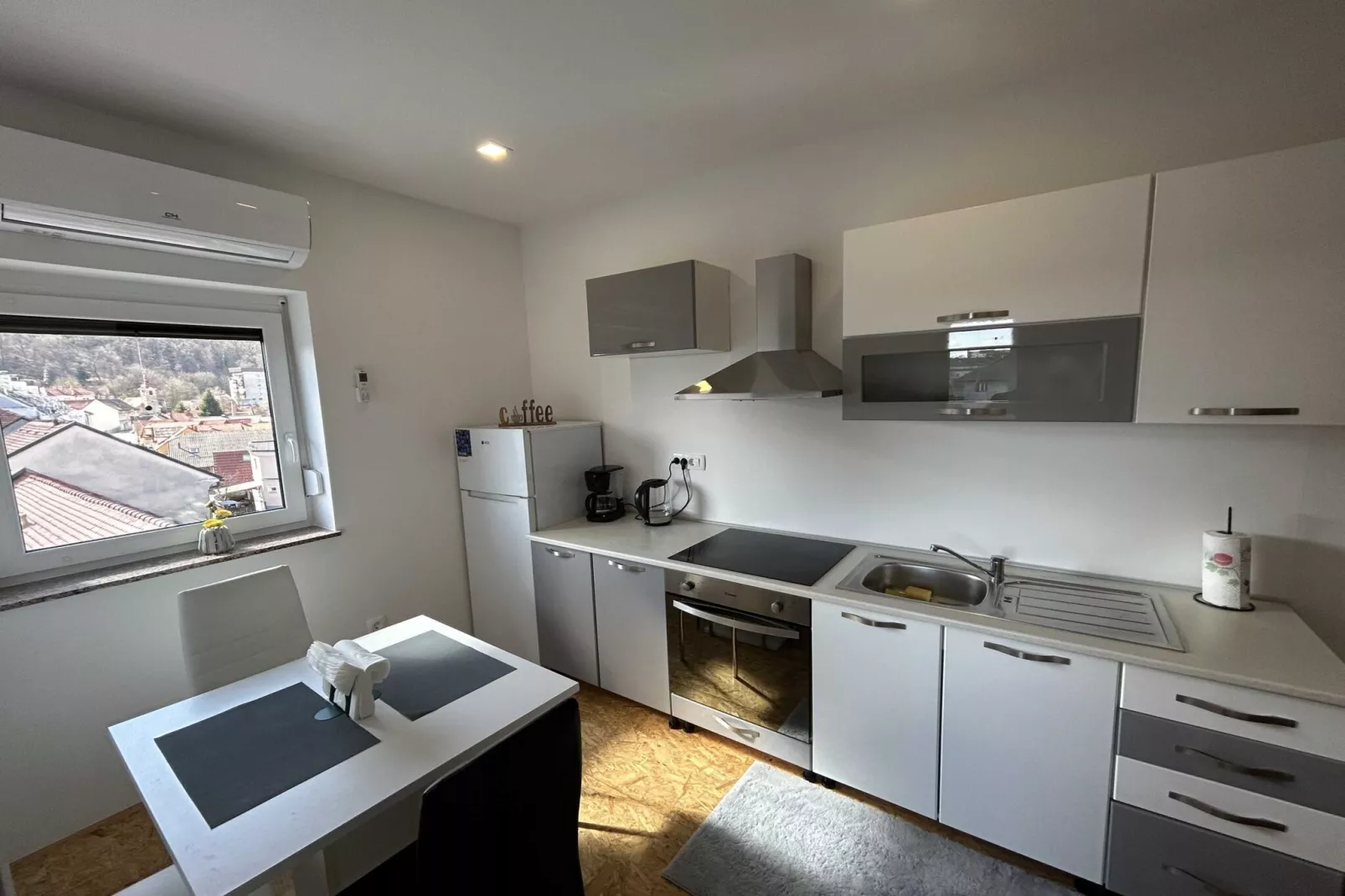 City Modern and Vibrant Apartments Ljubljana - Standard One Bedroom Apartment (owner A3)-Keuken