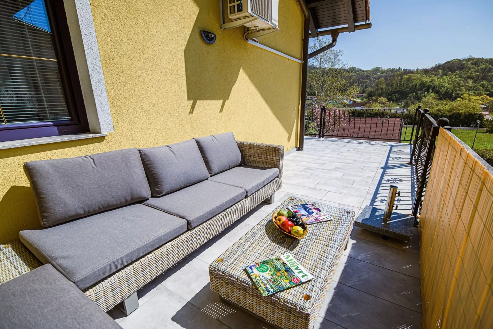 Sunny and Spacious Apartments with Terrace near Water Park - One Bedroom Apartment with Terrace-Terras