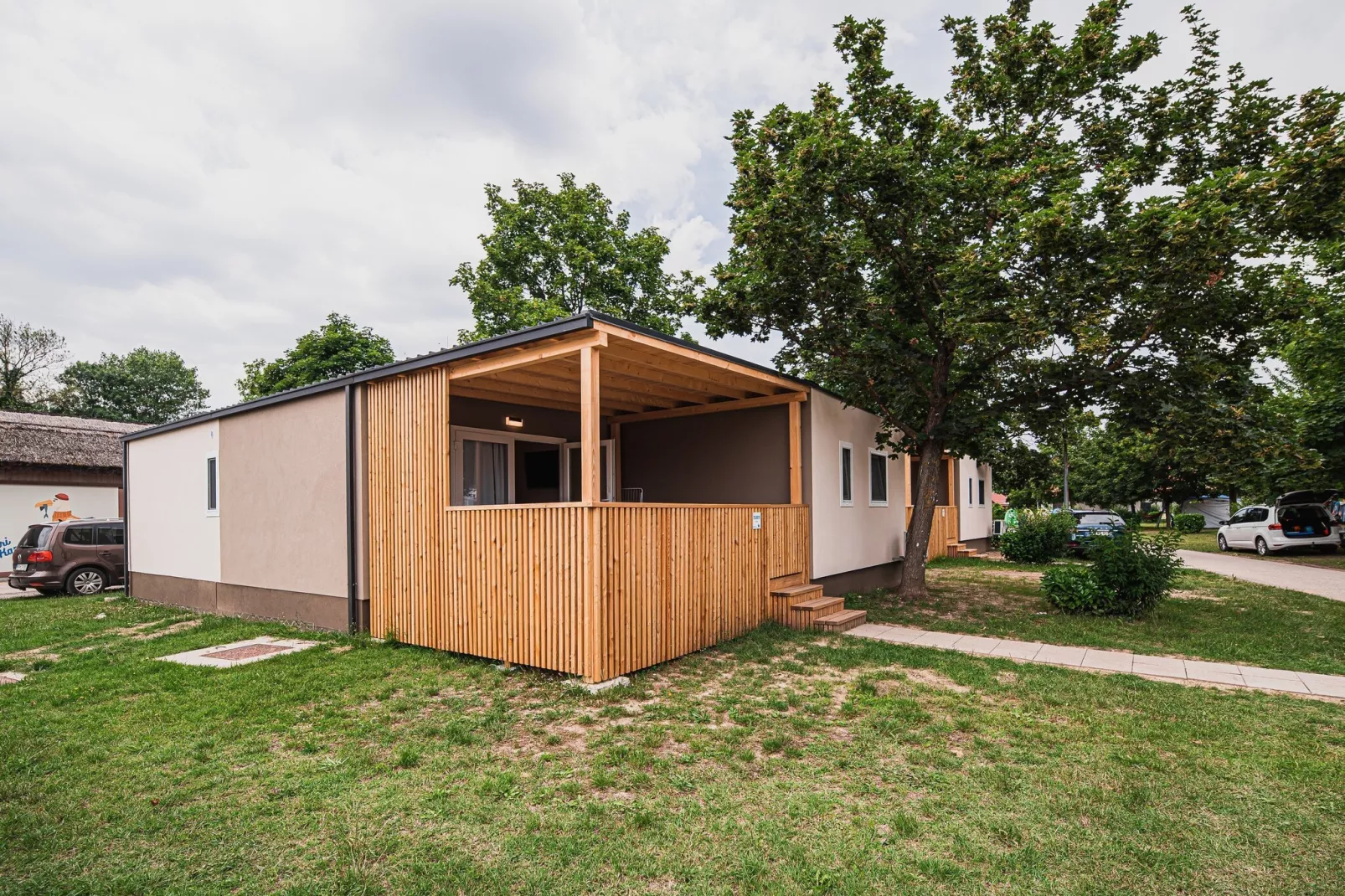 Lake Serenity Premium Mobile Homes with Thermal Riviera Tickets - Three Bedroom Mobile Home  15\/027-Buitenlucht