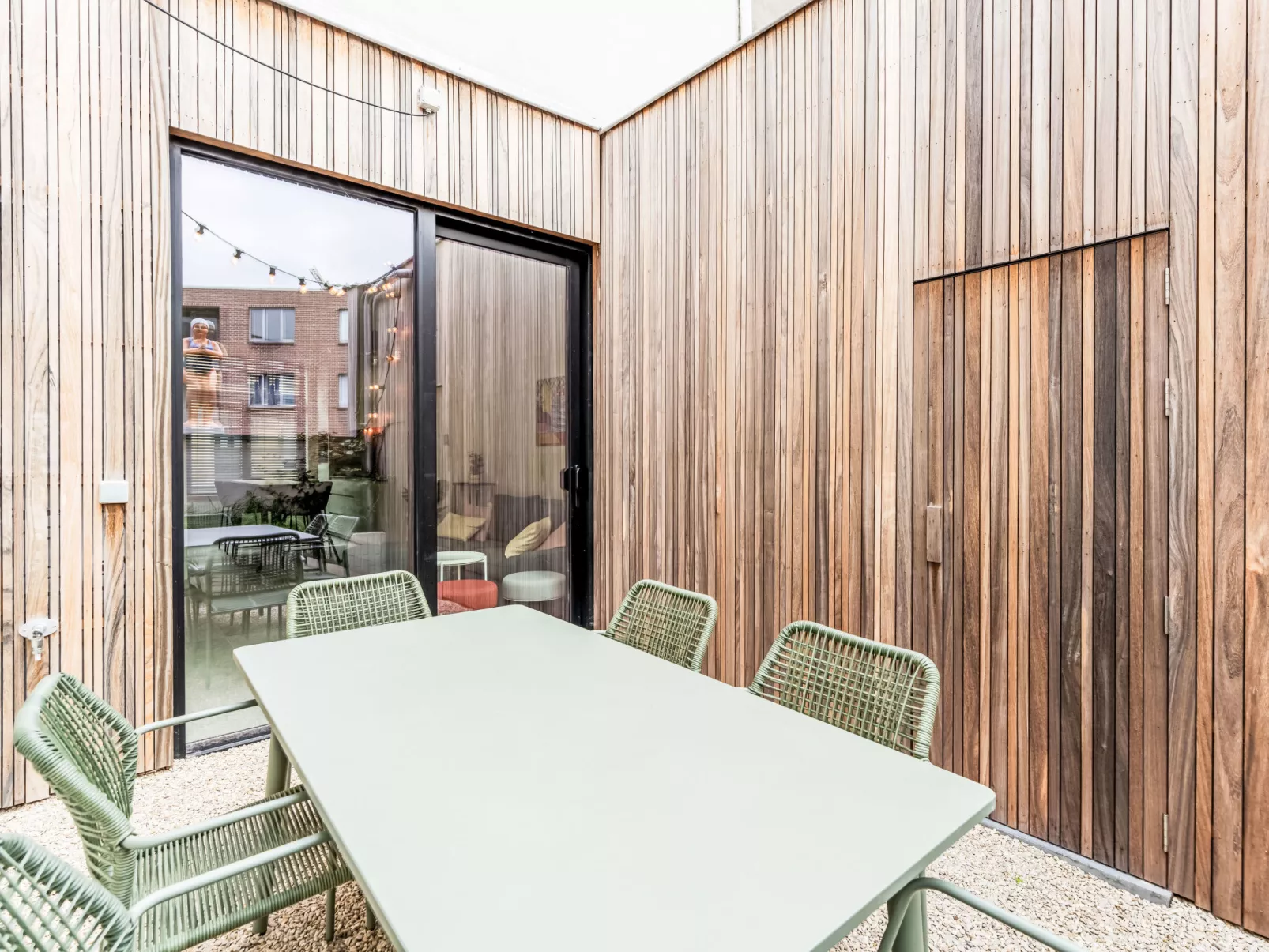 Lili's with terrace-Buiten