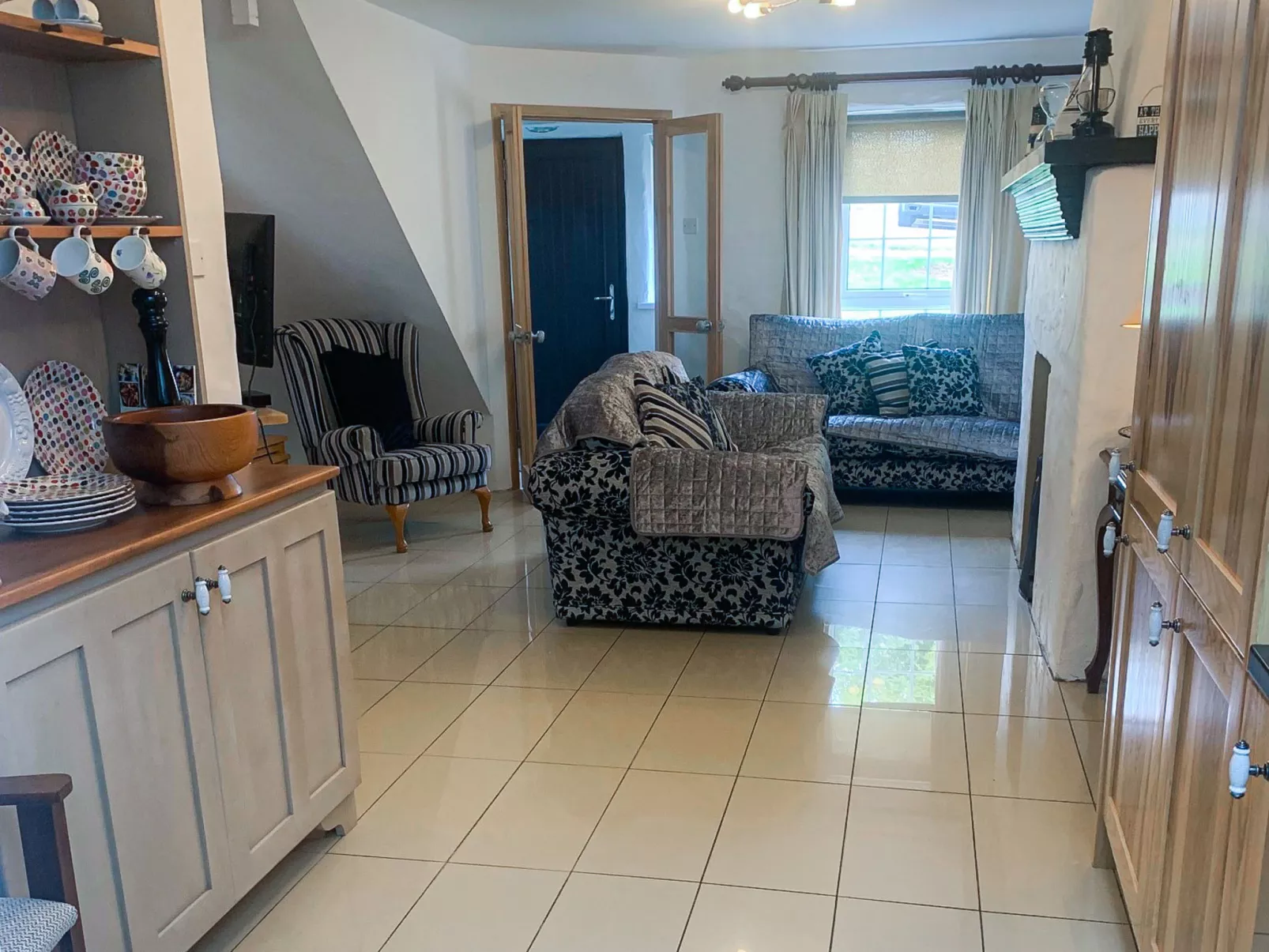 Bayview Holiday Home No 39-Binnen