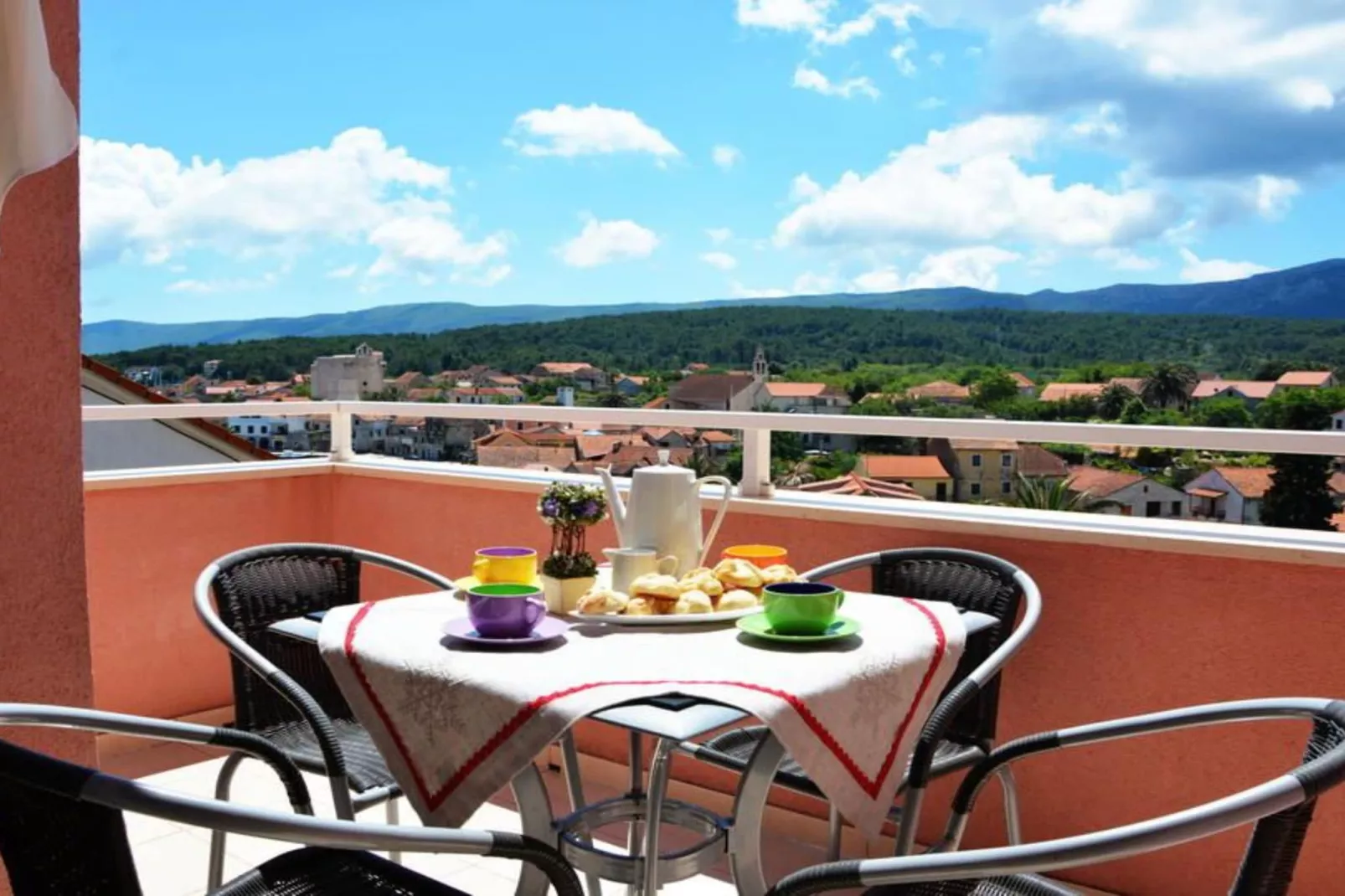 One Bedroom Apartment with Balcony and Sea View 2-Terrasbalkon