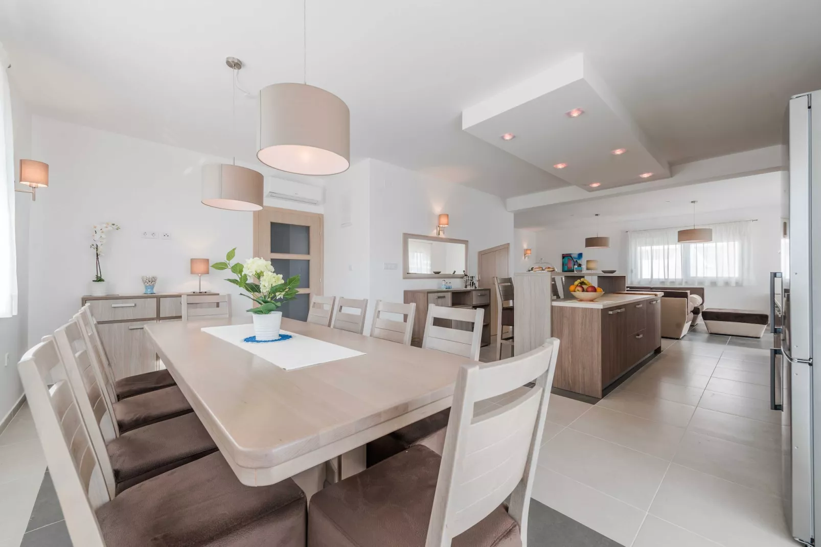 Luxury Escape with Swimming Pool & Modern Design -Deluxe Four Bedroom Villa with Private Pool ( Villa 4)-Keuken