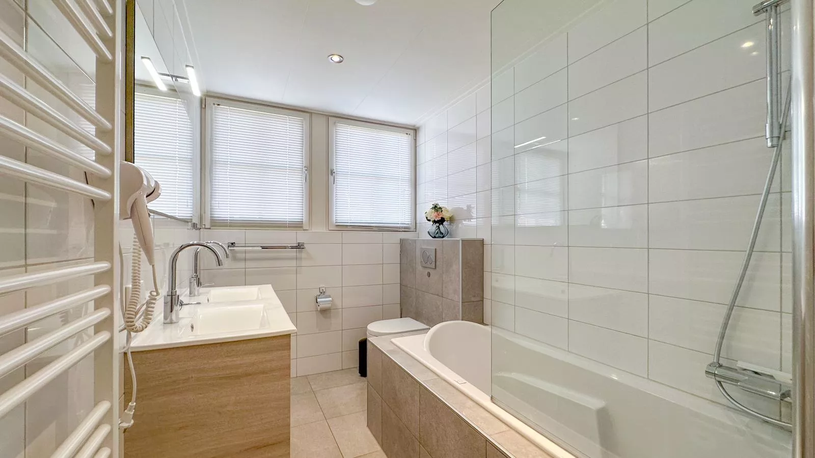 Coast and Calm 63-Badkamer