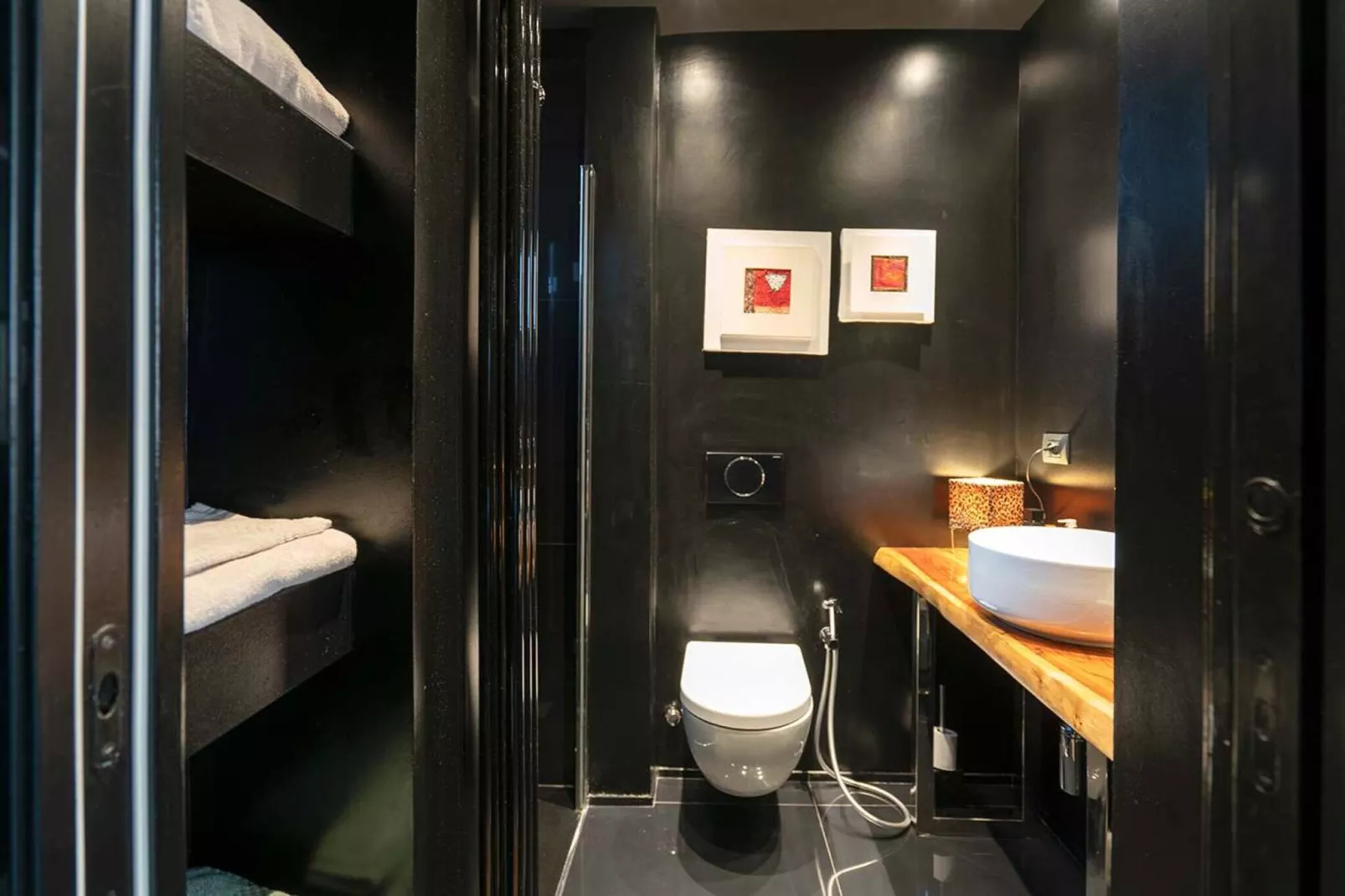 MI Casati 24-Badkamer