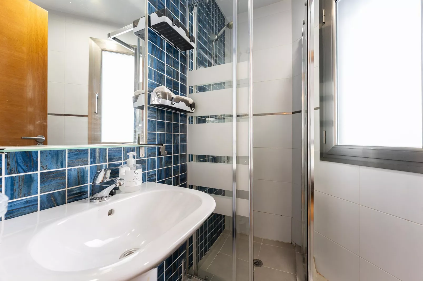 CT 378 - Faro's Malaga Citycenter - Cityapartment for 4 with parking-Badkamer