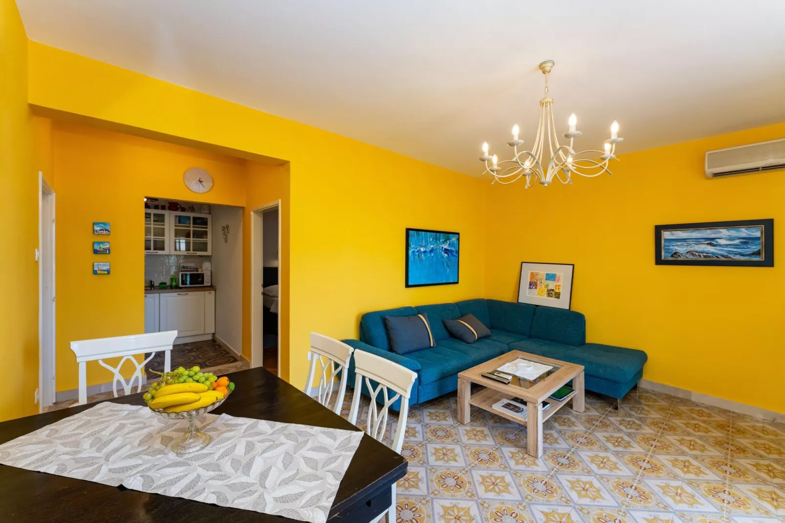 Vacation house Maslenica-Woonkamer