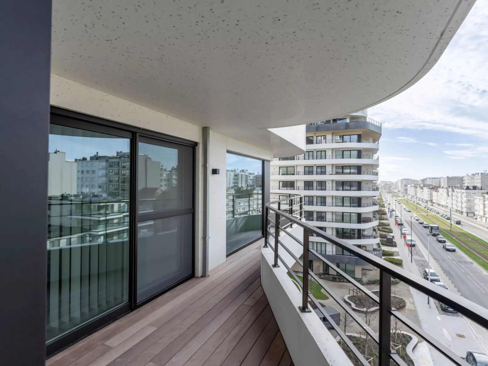 The Waves with parking-Buiten